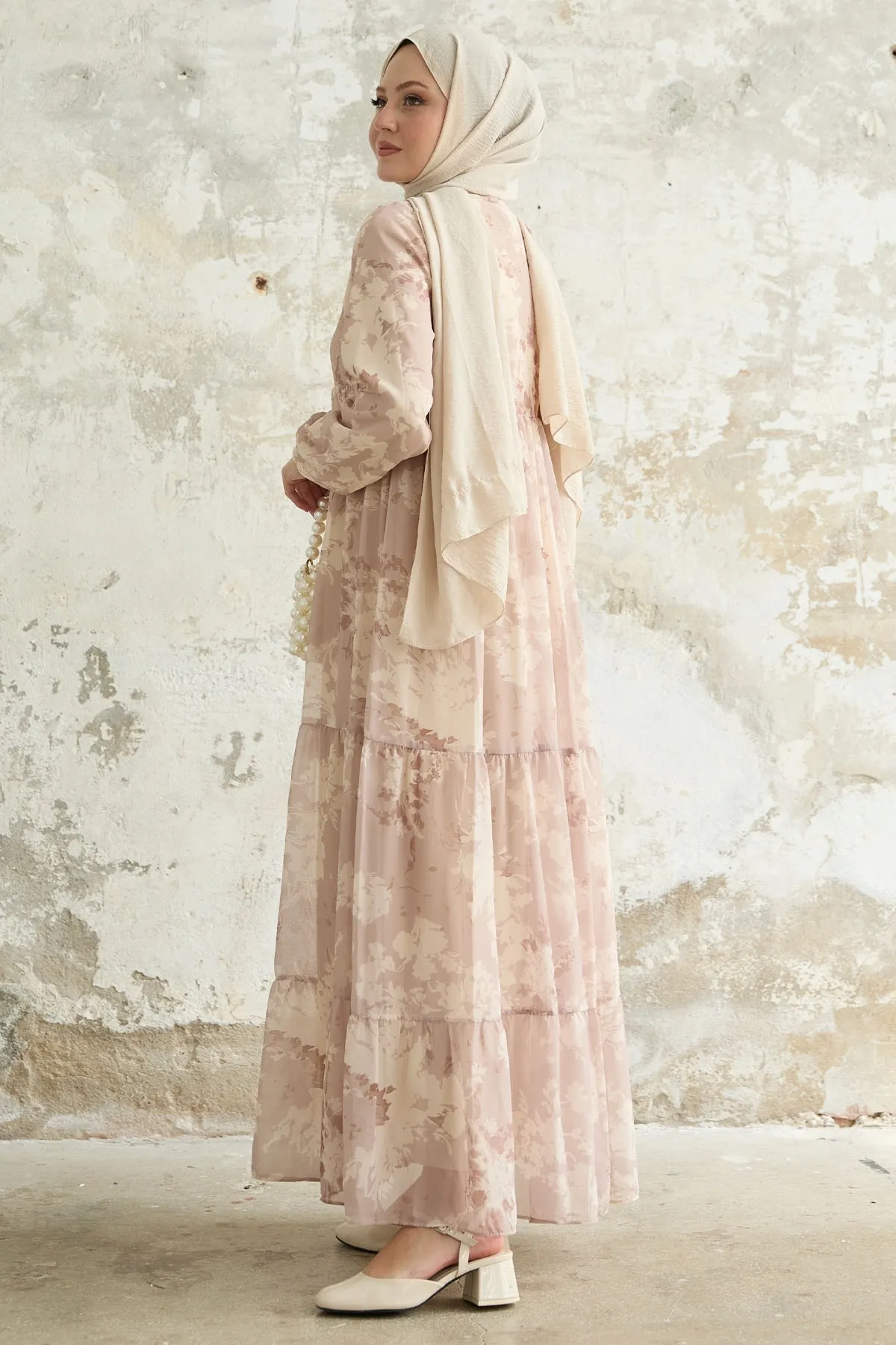 InStyle  Beiges Chiffonkleid mit Blattmuster und Quasten auf der Vorderseite