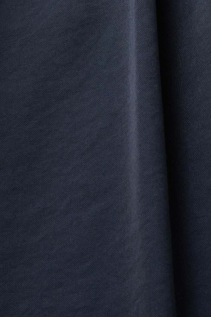 Cargohose mit hohem Bund und weitem Bein