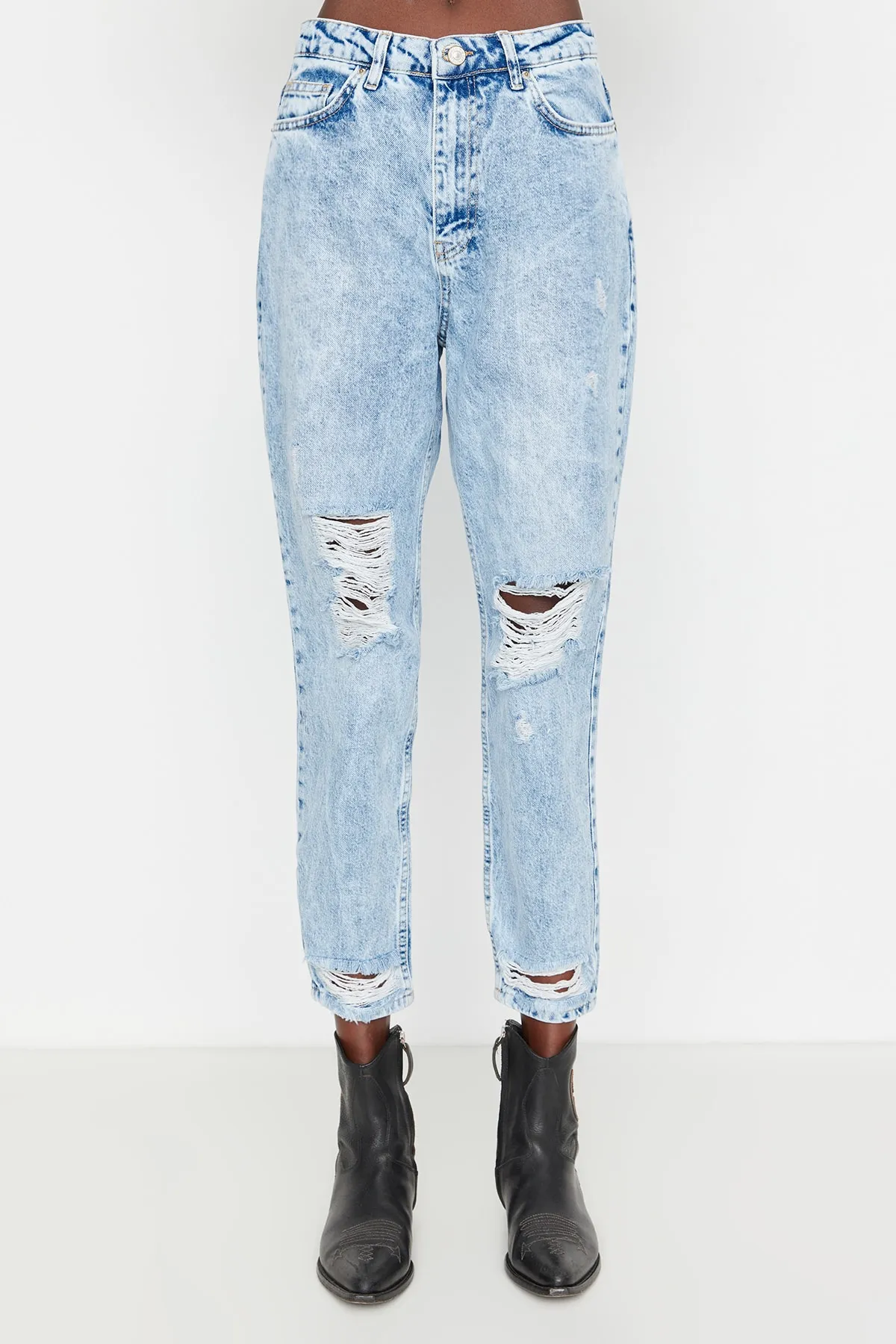 Trendyol Collection  Blaue Mom-Jeans mit zerrissenem Detail und hoher Taille TWOSS21JE0150