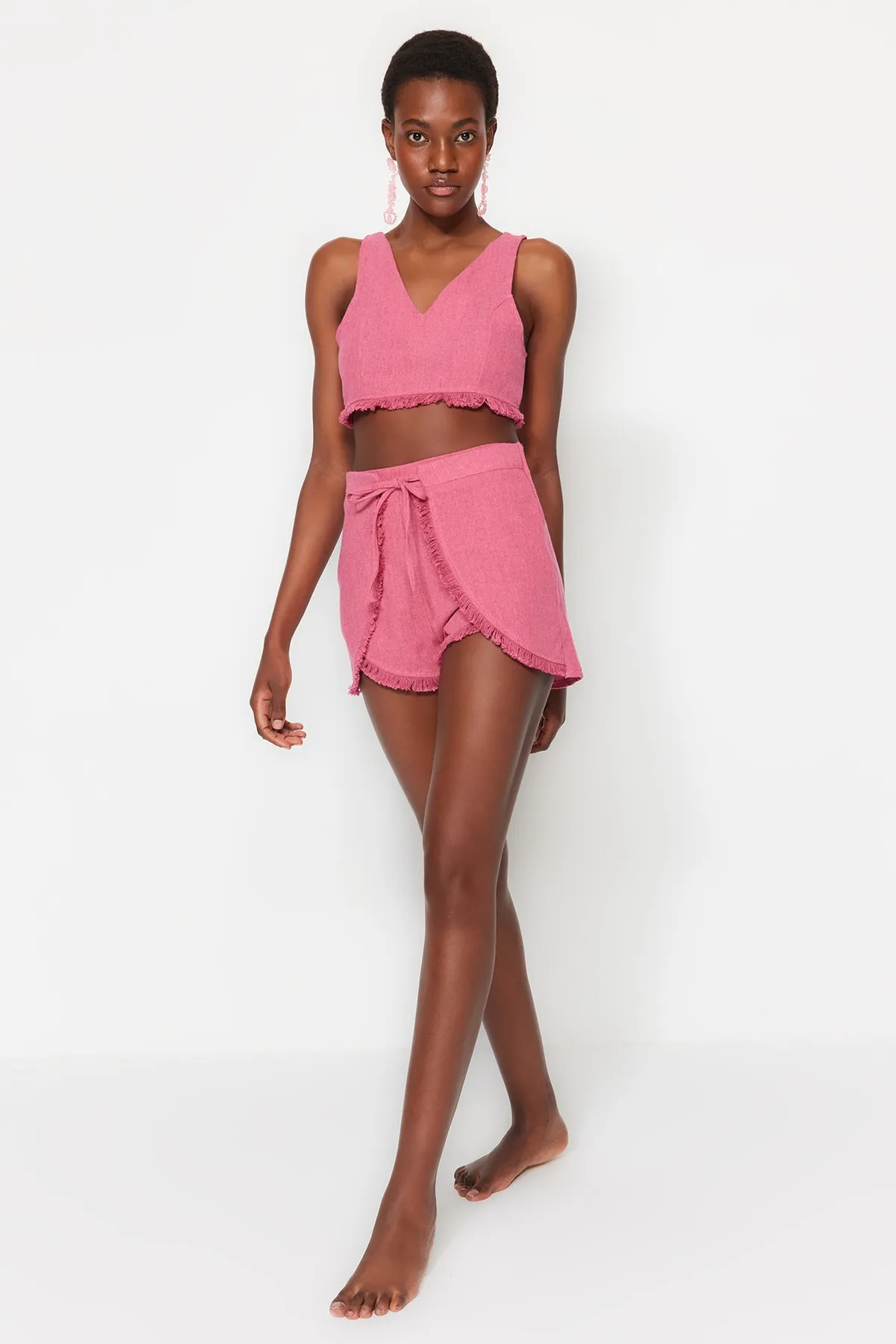 Trendyol Collection  Rosa Strandbluse und Strandshorts-Set mit Quastendetail TBESS22AU0141