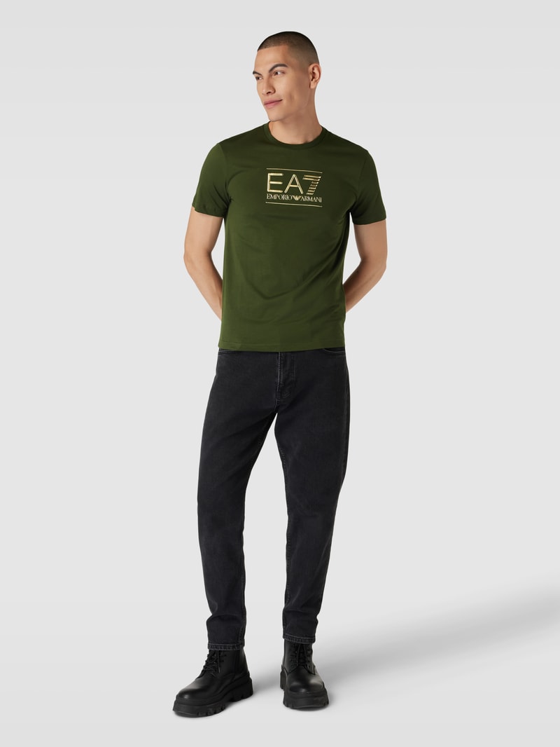 T-Shirt mit Rundhalsausschnitt und Label-Print in dunkelgrün