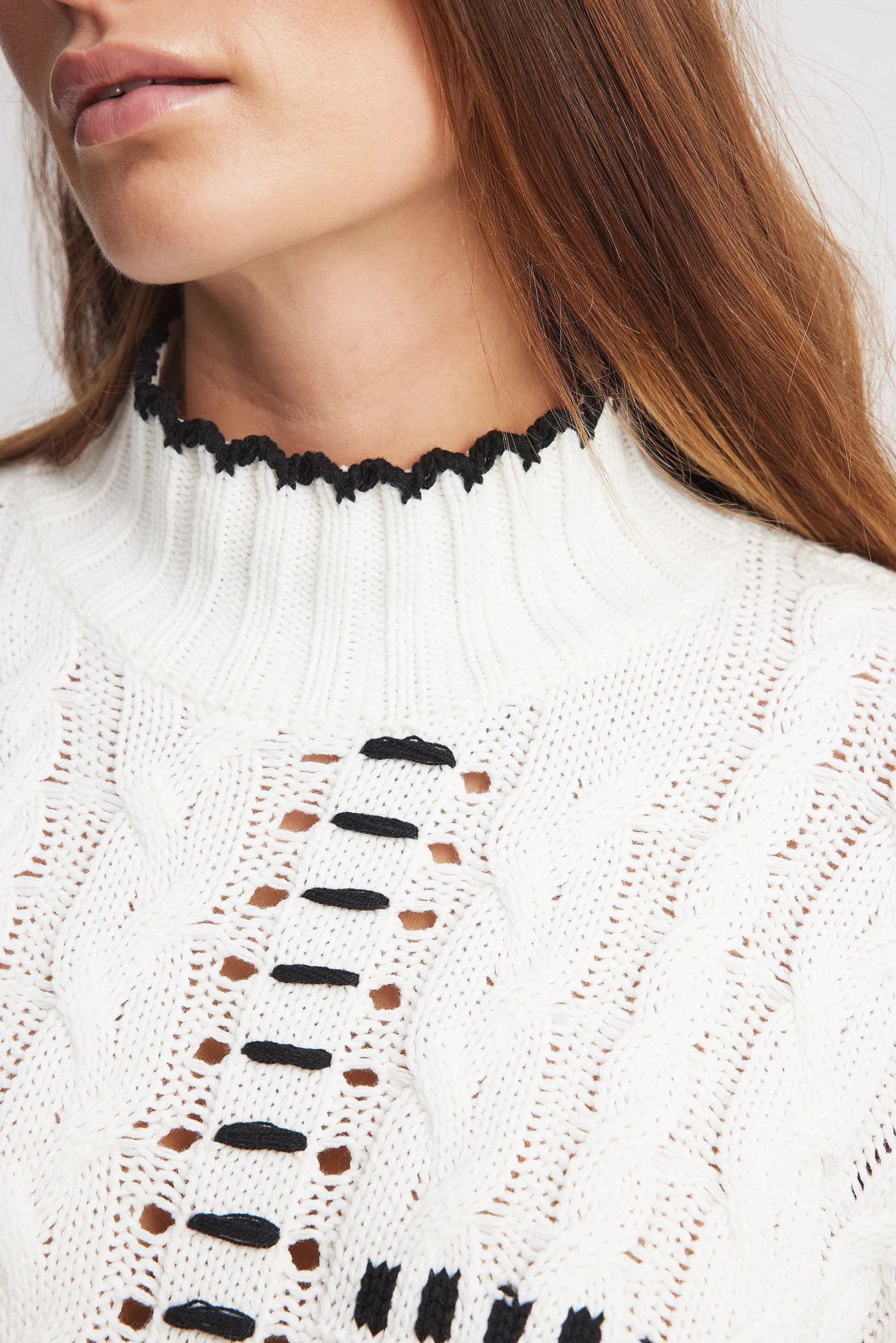 Strickpullover mit Zopfmuster