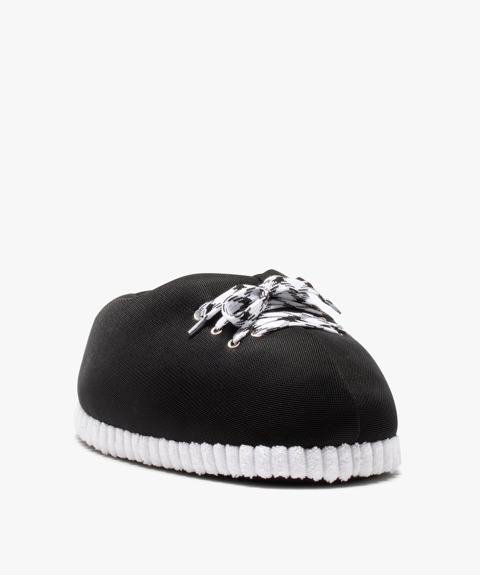 Chaussons Garçon en volume baskets géantes noir | GEMO