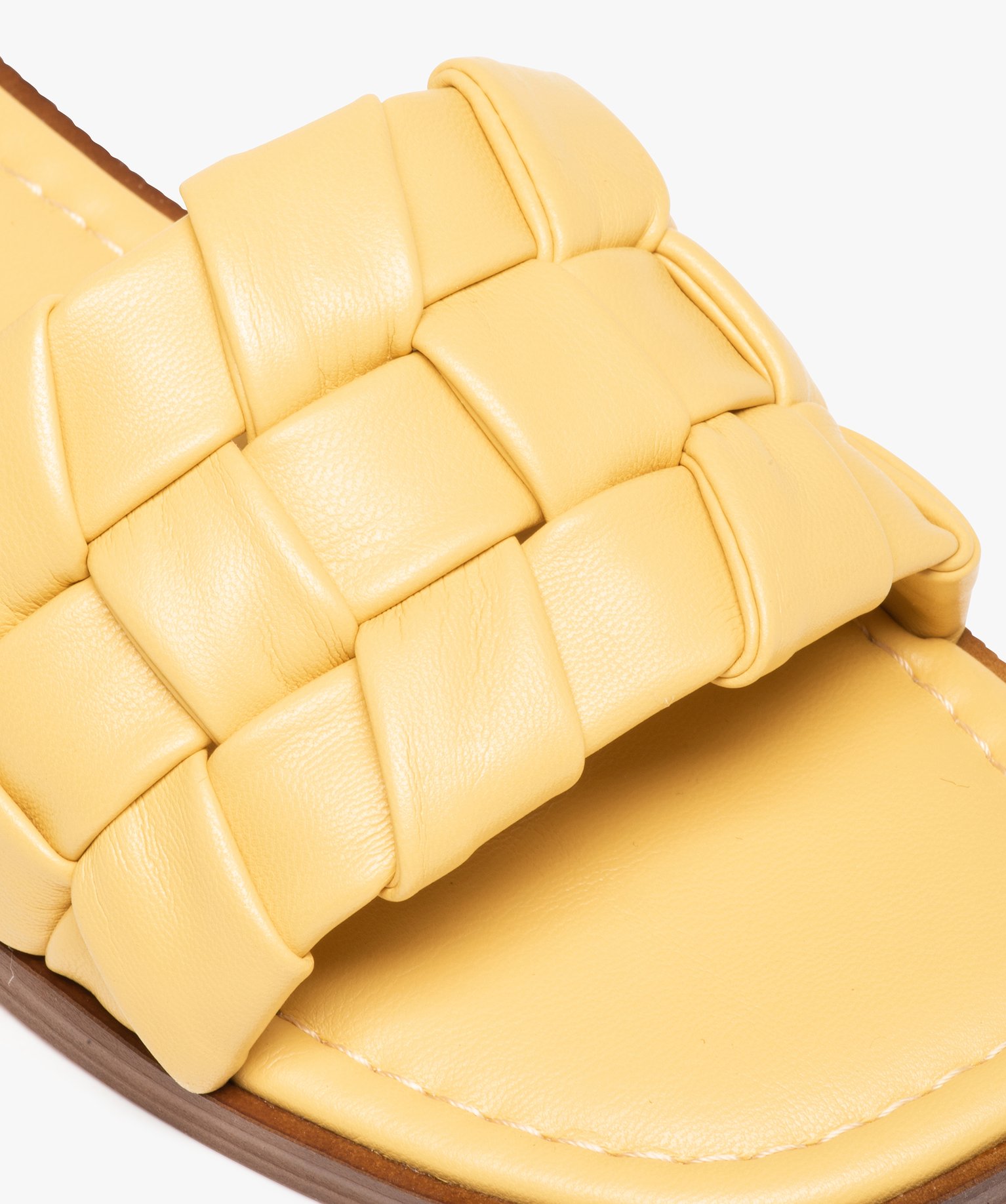 Mules femme avec dessus tressé et semelle à bout carré jaune | GEMO