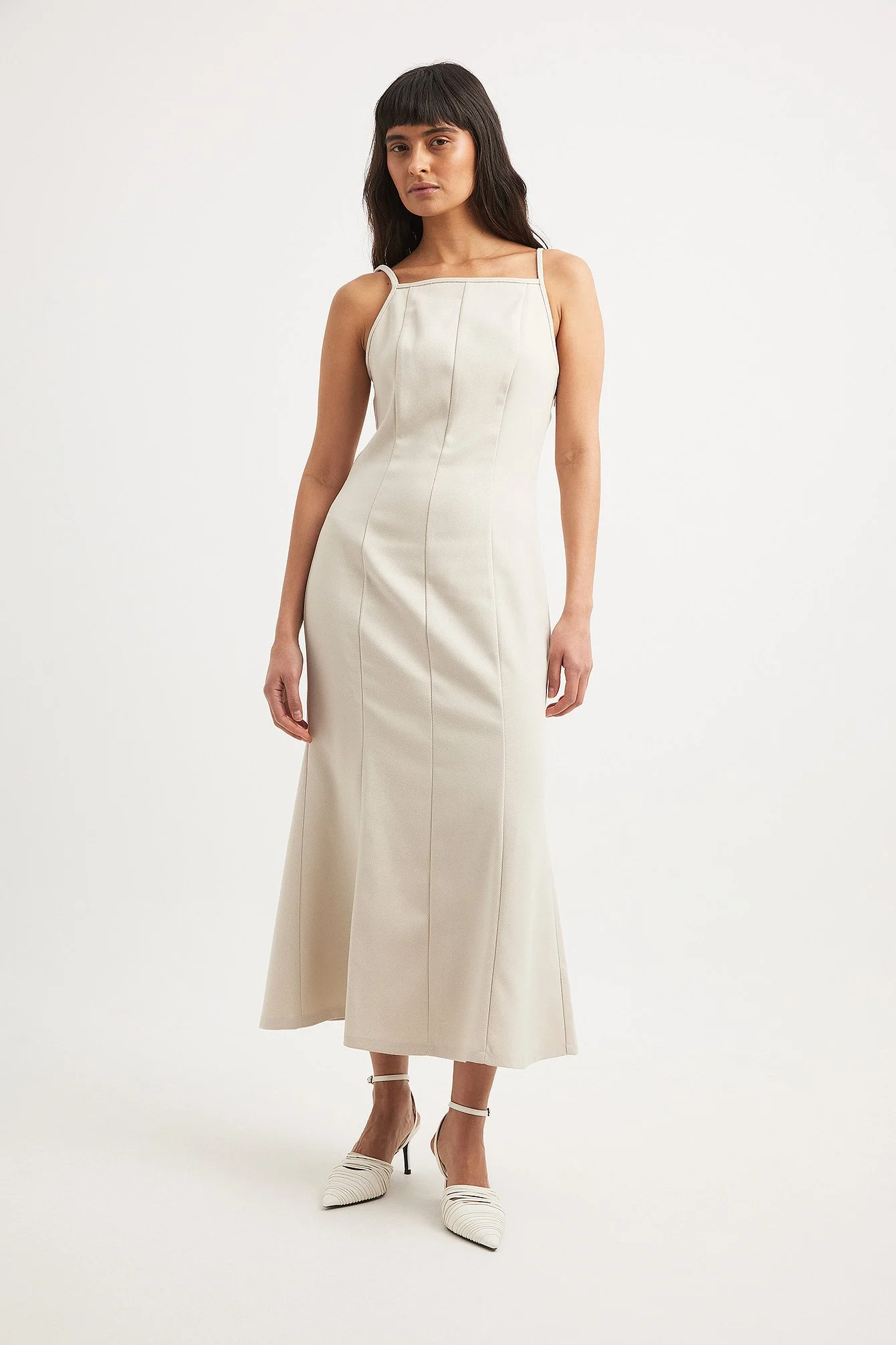 Midikleid mit tiefem Rückenausschnitt und Schnürung