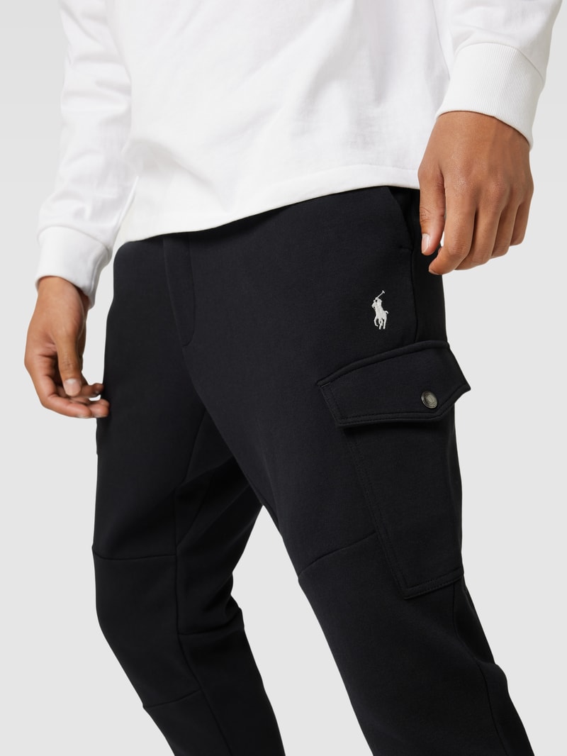 Sweatpants mit Cargotaschen in schwarz