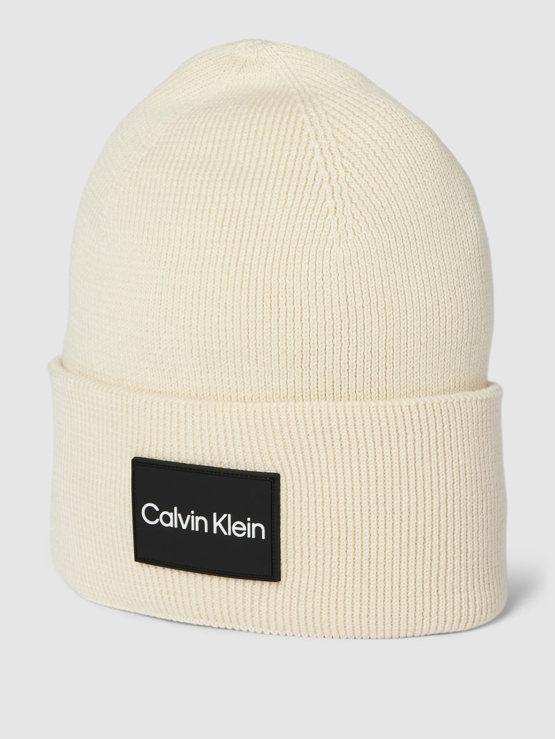Beanie mit Label-Detail in ecru