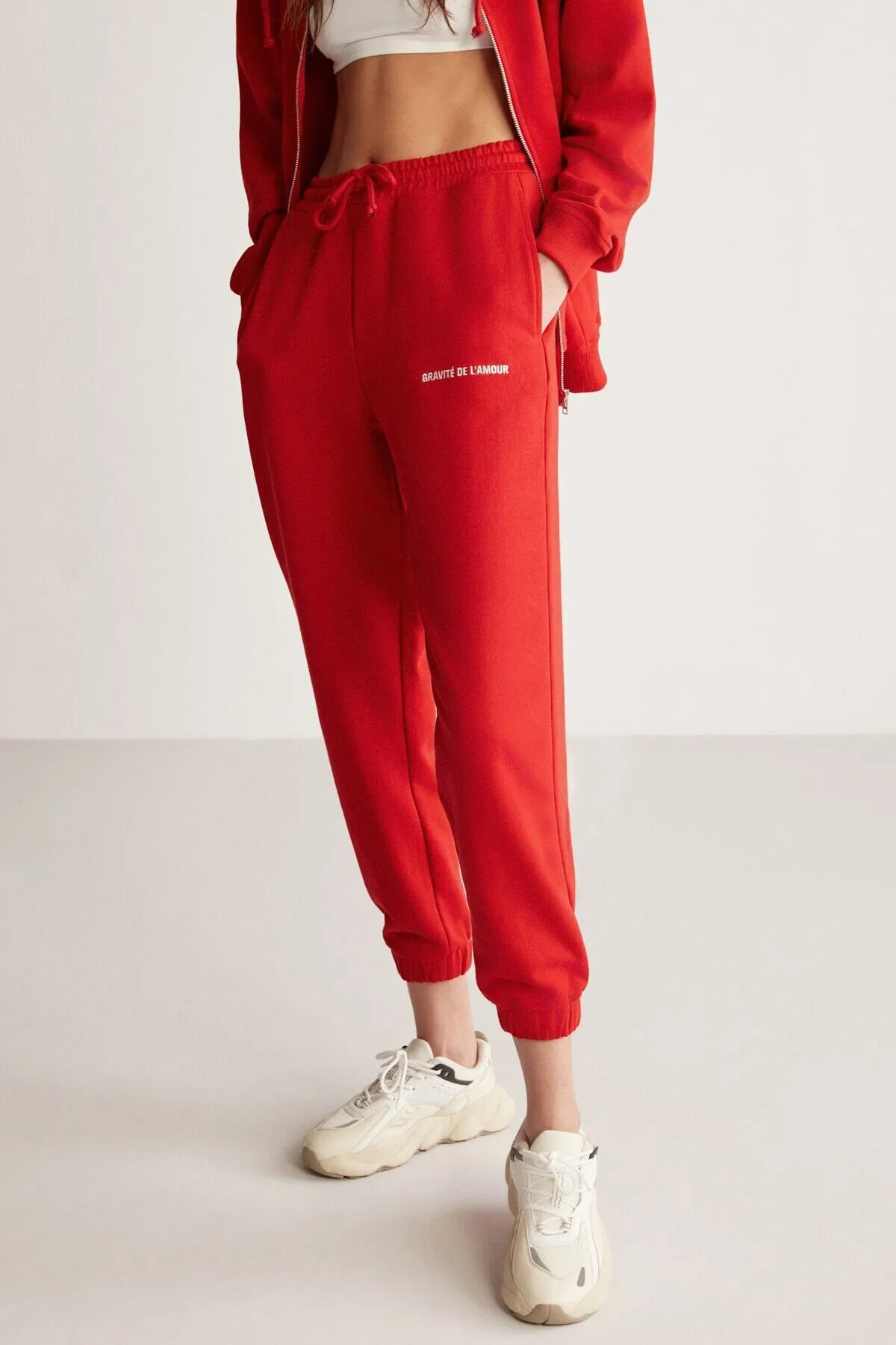GRIMELANGE  Carroline Damen-Jogginghose mit Stickerei in Rot und elastischem Bund und Beinen