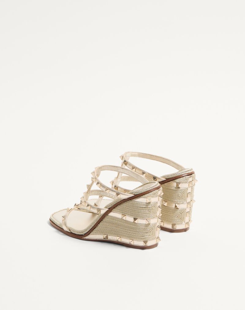 Sandália plataforma Rockstud em couro napa laminado com bordado Cornely 100mm