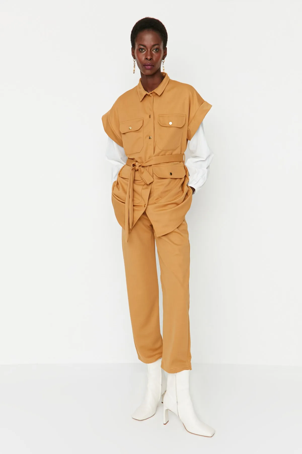Trendyol Modest  Kamelfarbener Scuba-Westen-Hosen-Strickanzug mit Taillenschnürung TCTAW23US00167