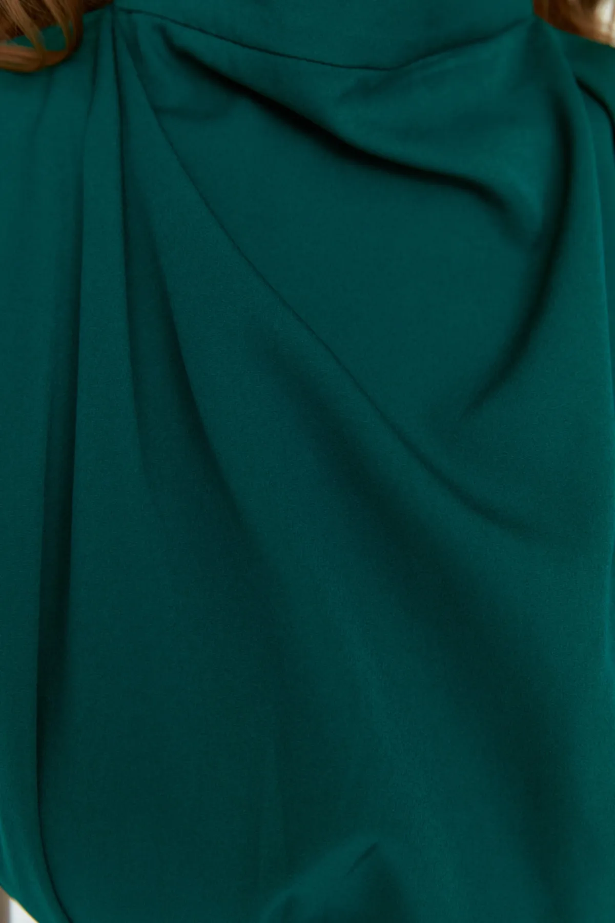 Trendyol Collection  Grünes, figurbetontes, gewebtes Kleid mit Stehkragen TWOAW20EL0311
