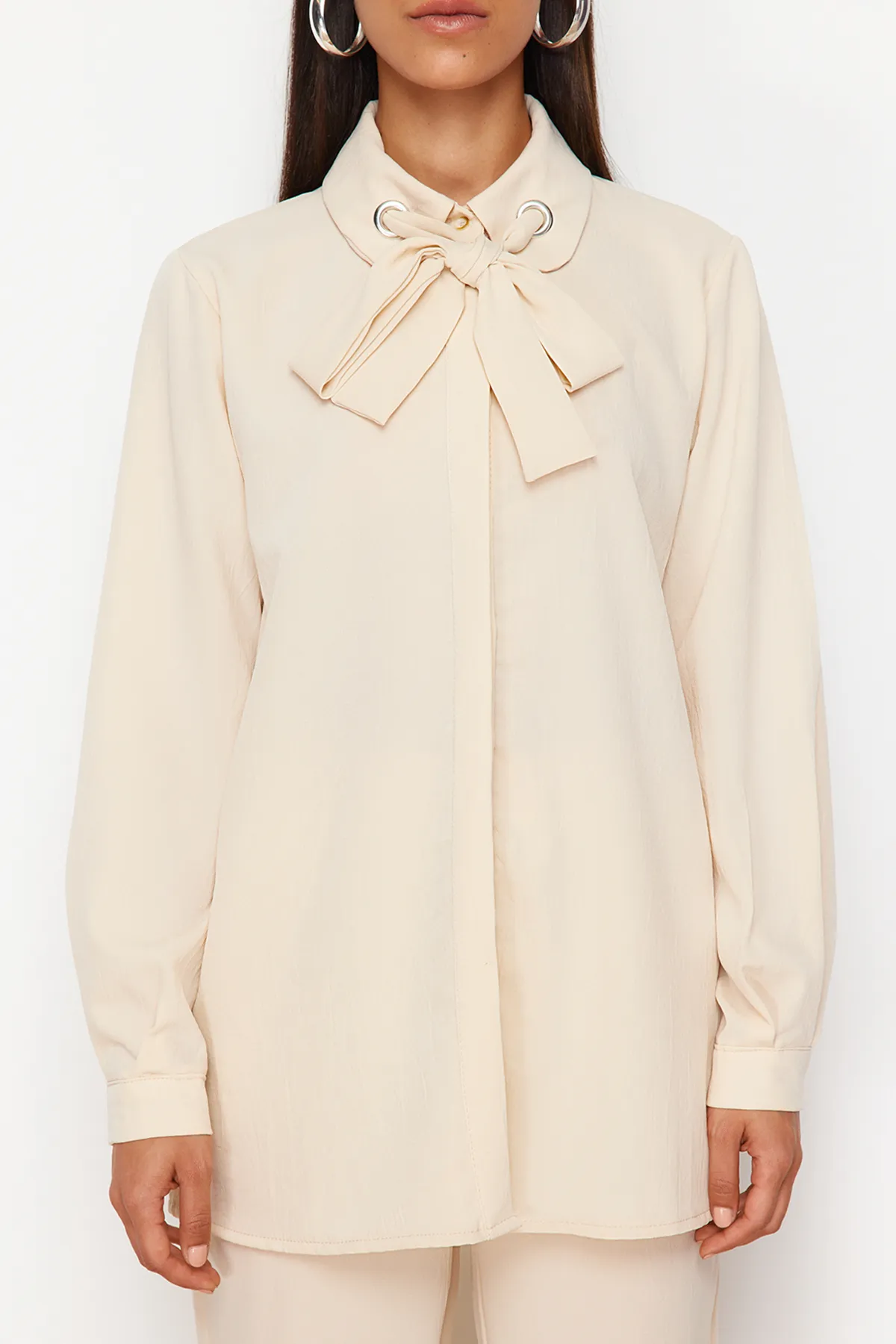 Trendyol Modest  Set aus gewebtem Aerobin-Unterteil und Oberteil in Beige mit Vogelaugenmuster und detailliertem Design TCTSS24US00054