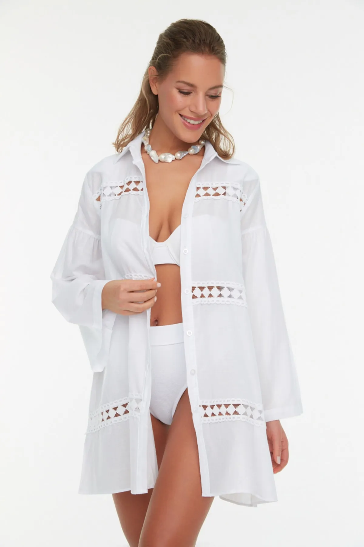 Trendyol Collection  Hemd aus 100 % Baumwolle mit weißen gewebten Streifen. Accessoires TBESS22GO0213