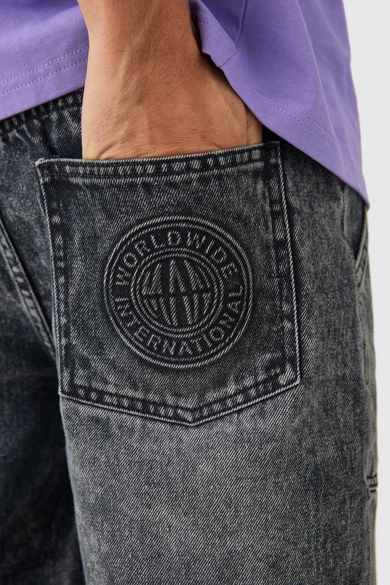 Geprägte Slim-Fit Jeansshorts mit Man-Tasche