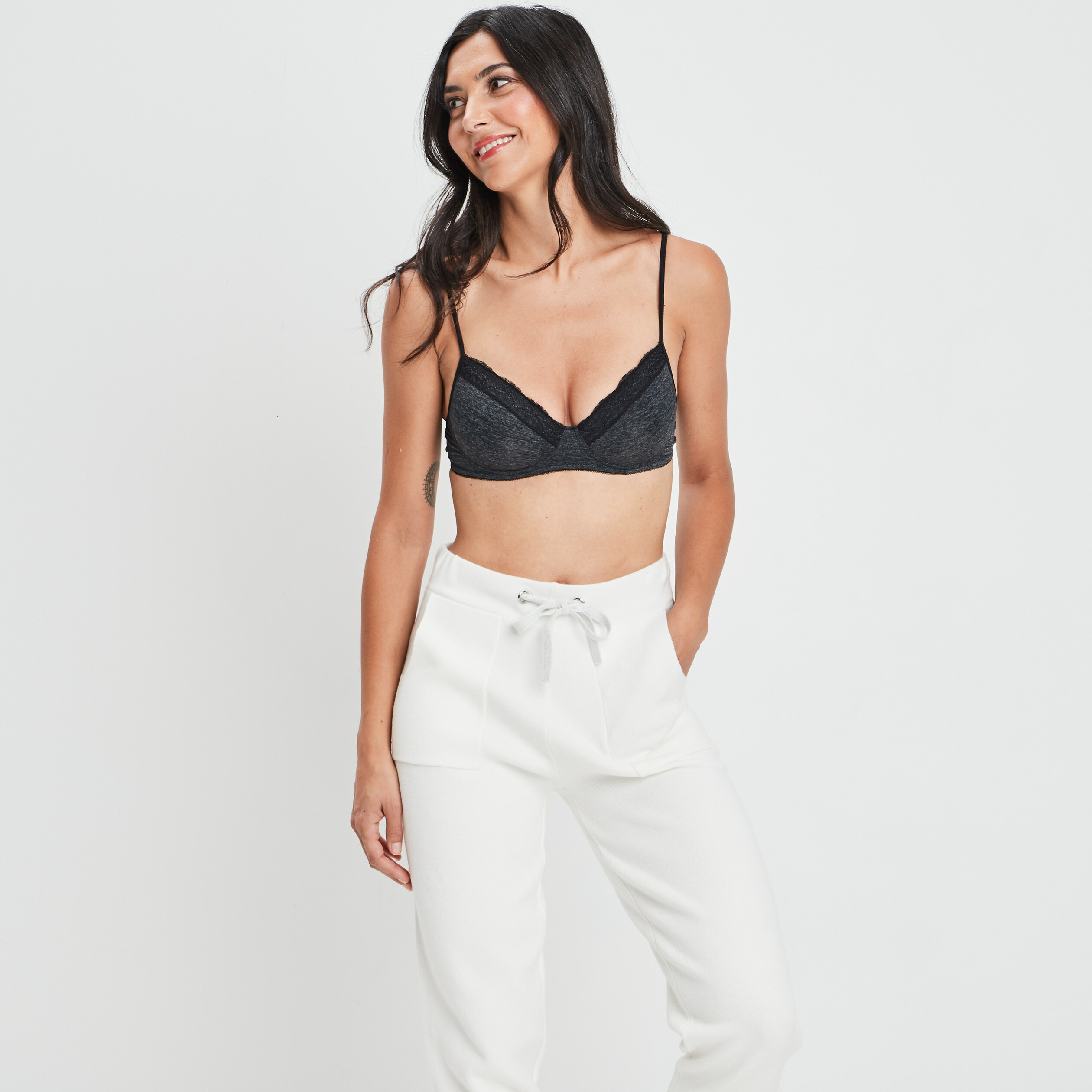 Soutien-gorge corbeille micro dentelle gris foncé femme | La Halle