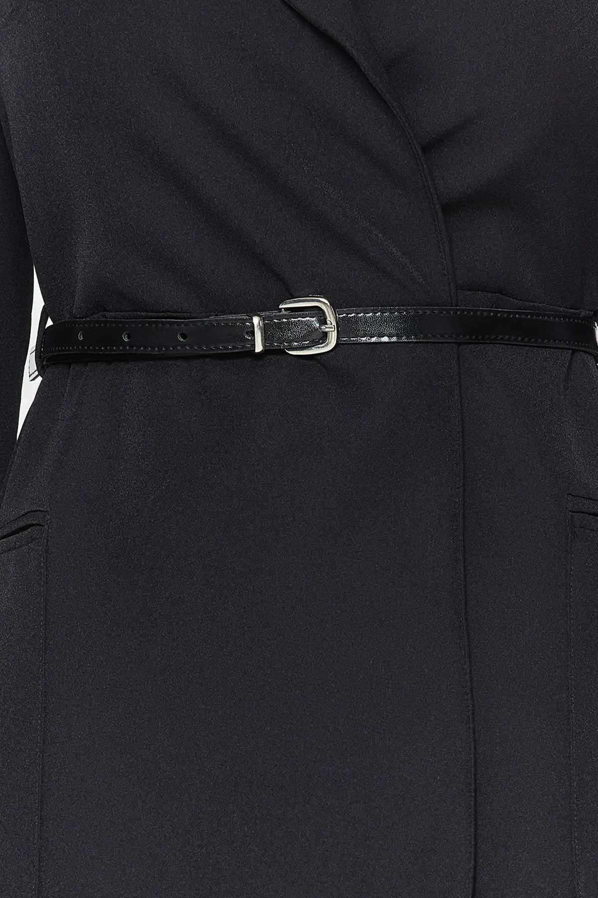 Trendyol Collection  Schwarzes, zweireihiges, gewebtes Mini-Jackenkleid mit Gürtel und Kragen TWOAW24EL00300