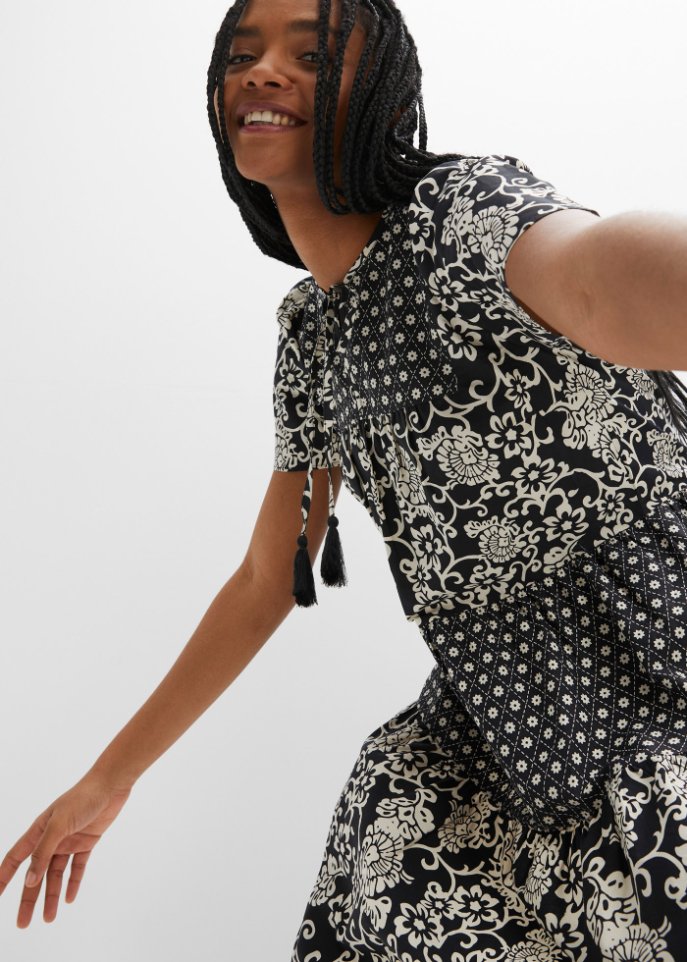 Kleid mit Volant in festem Material