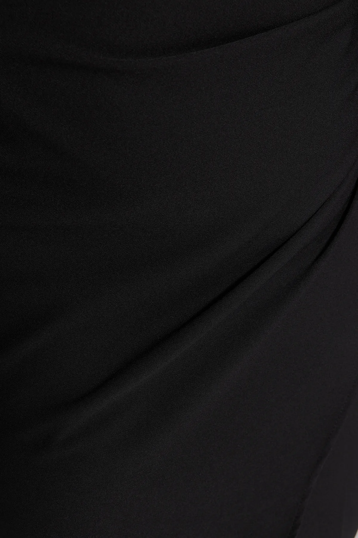 Trendyol Curve  Schwarzes tailliertes Midikleid aus Webstoff TBBAW24AH00080
