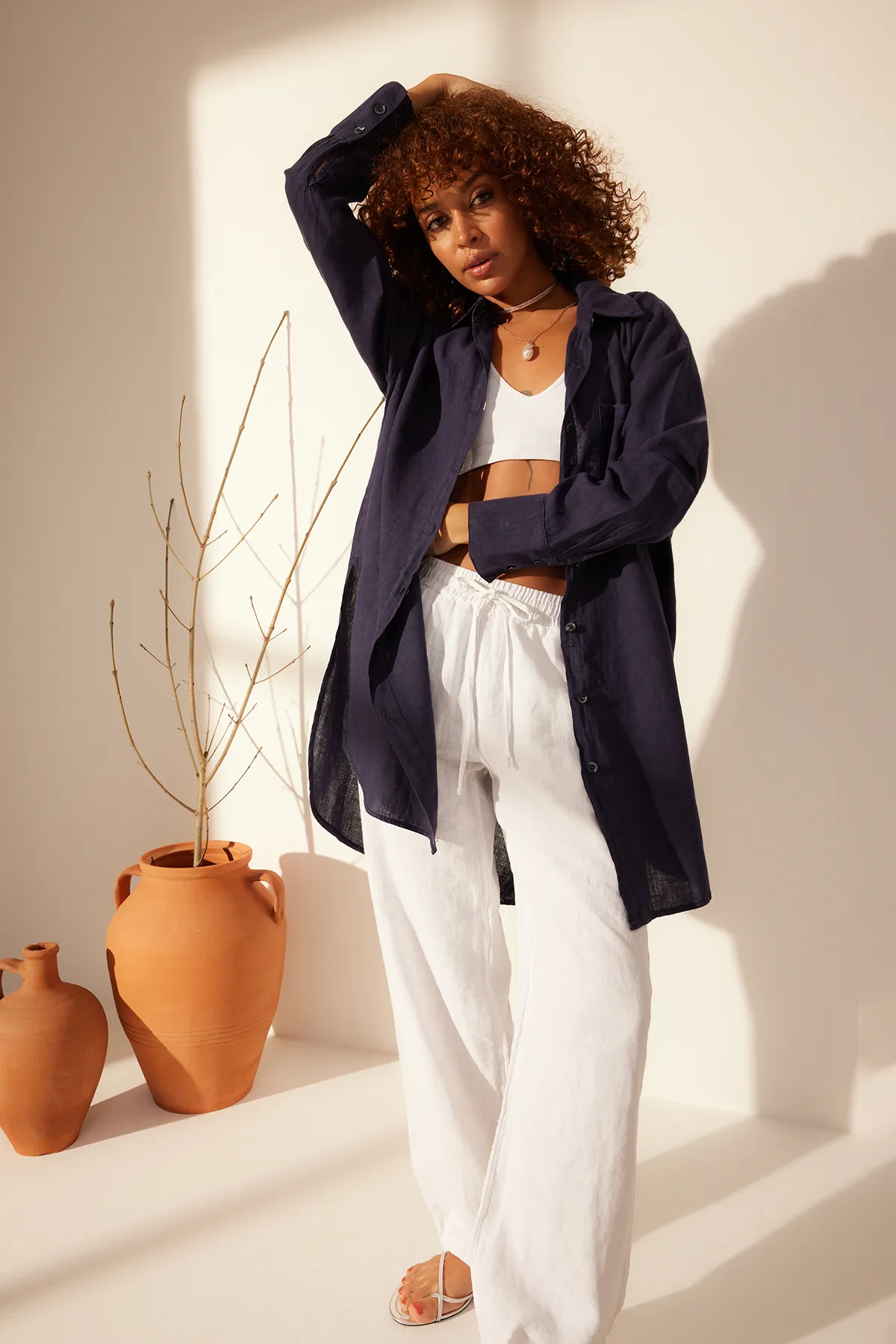 Trendyol Collection  Marineblaues Oversize-Hemd aus 100 % Leinen TWOSS24GO00118