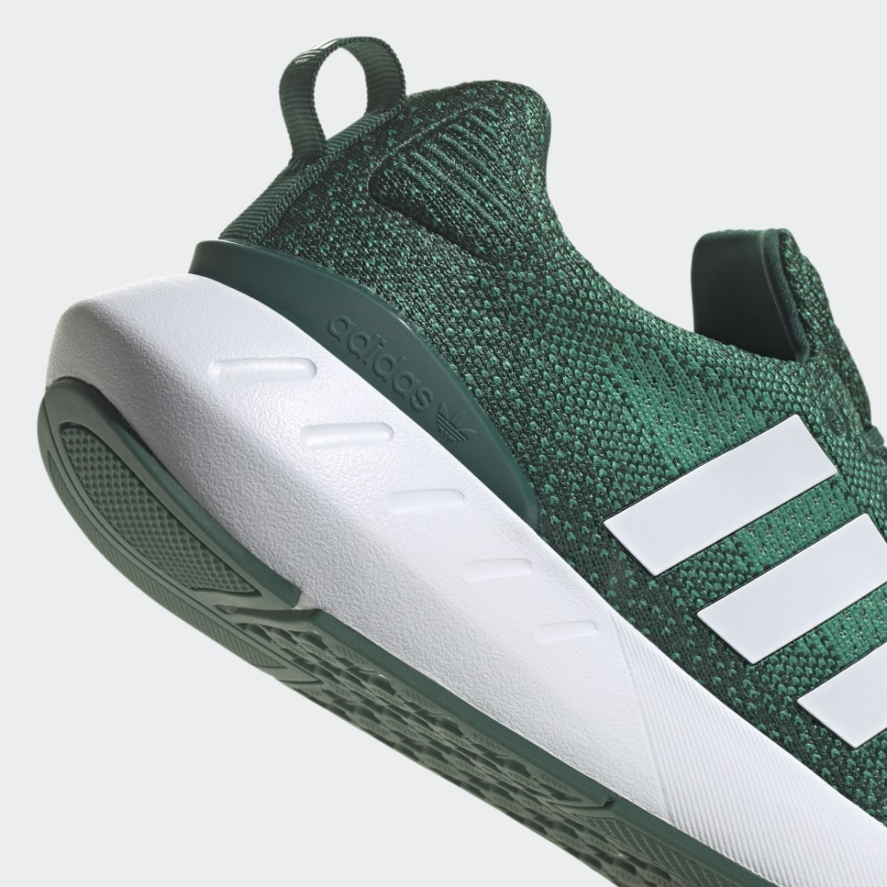 adidas Swift Run 22 GZ3501 / grün