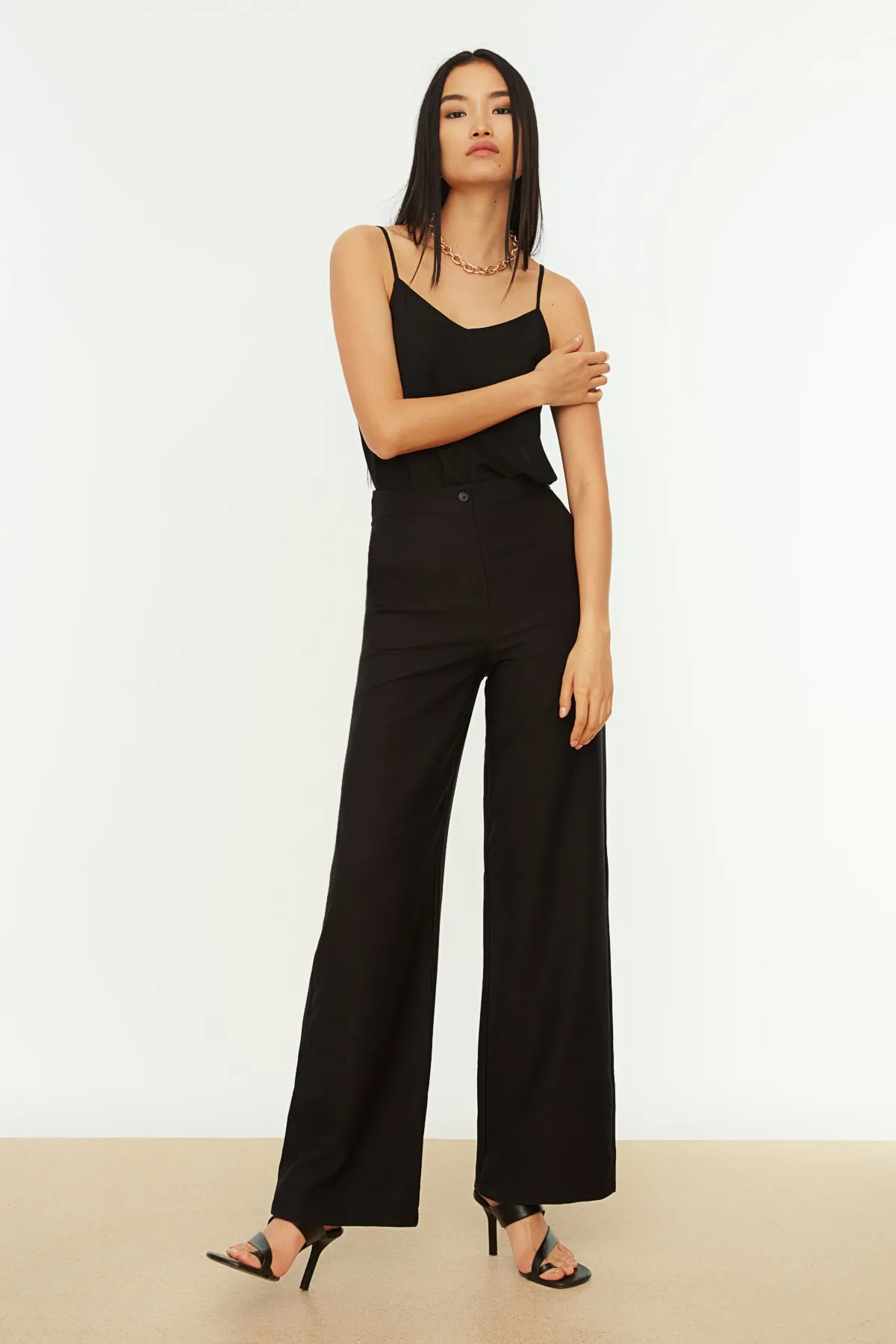 Trendyol Collection  Schwarze Webhose mit weitem Bein TWOAW21PL0332