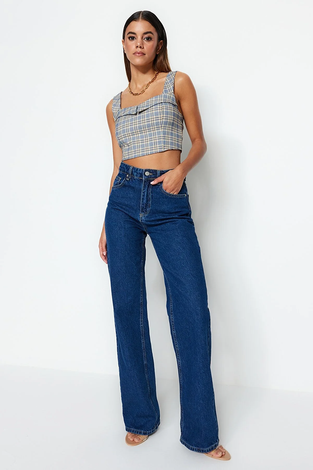 Trendyol Collection  Blaue Jeans mit hoher Taille und weitem Bein TWOSS23JE00068