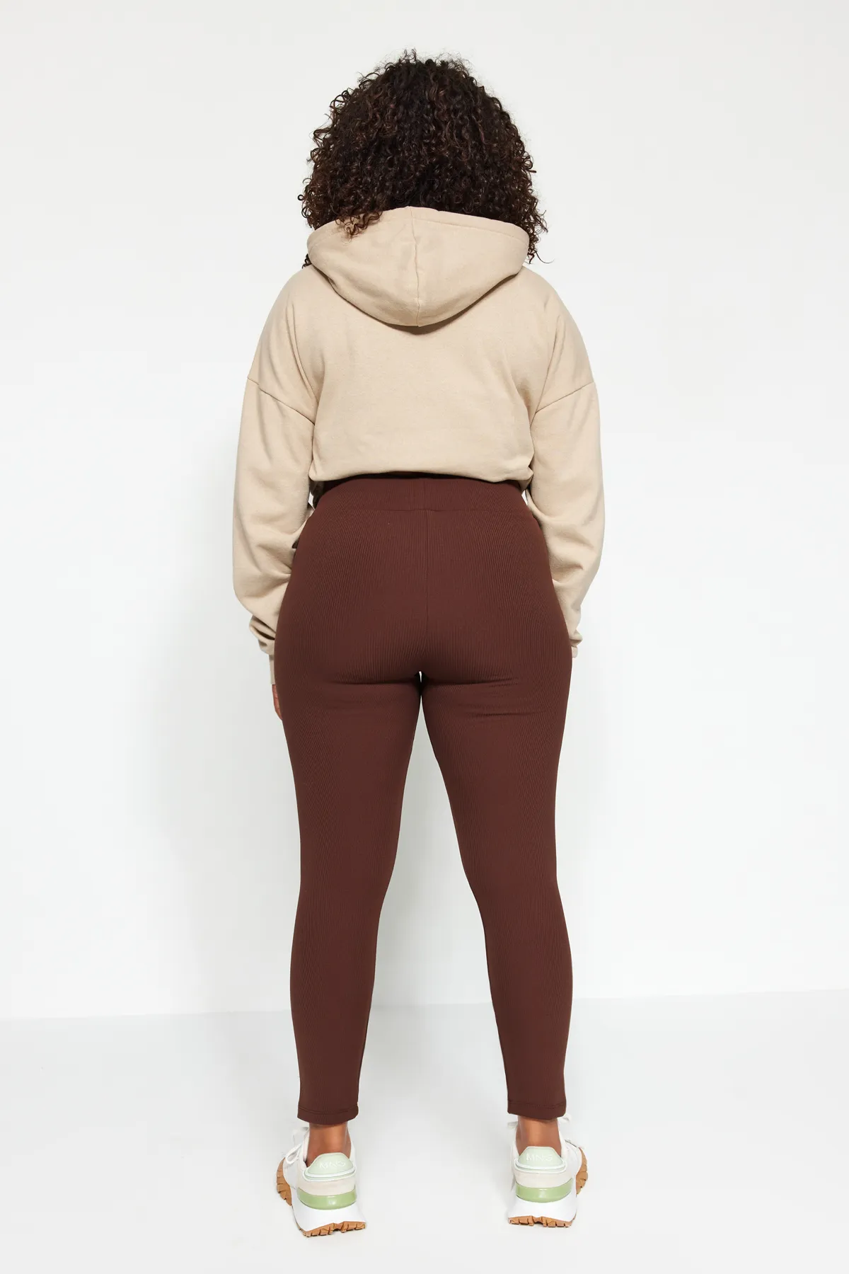 Trendyol Curve  Braune Strickstrumpfhose mit Fleece-Innenseite TBBAW23BV00017