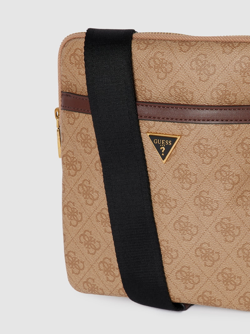 Umhängetasche mit Kontraststreifen in Leder-Optik in beige