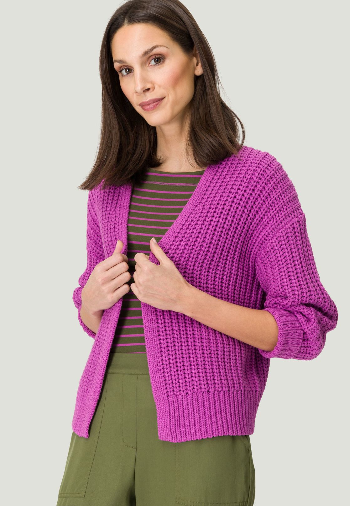 Kurze Grobstrickjacke