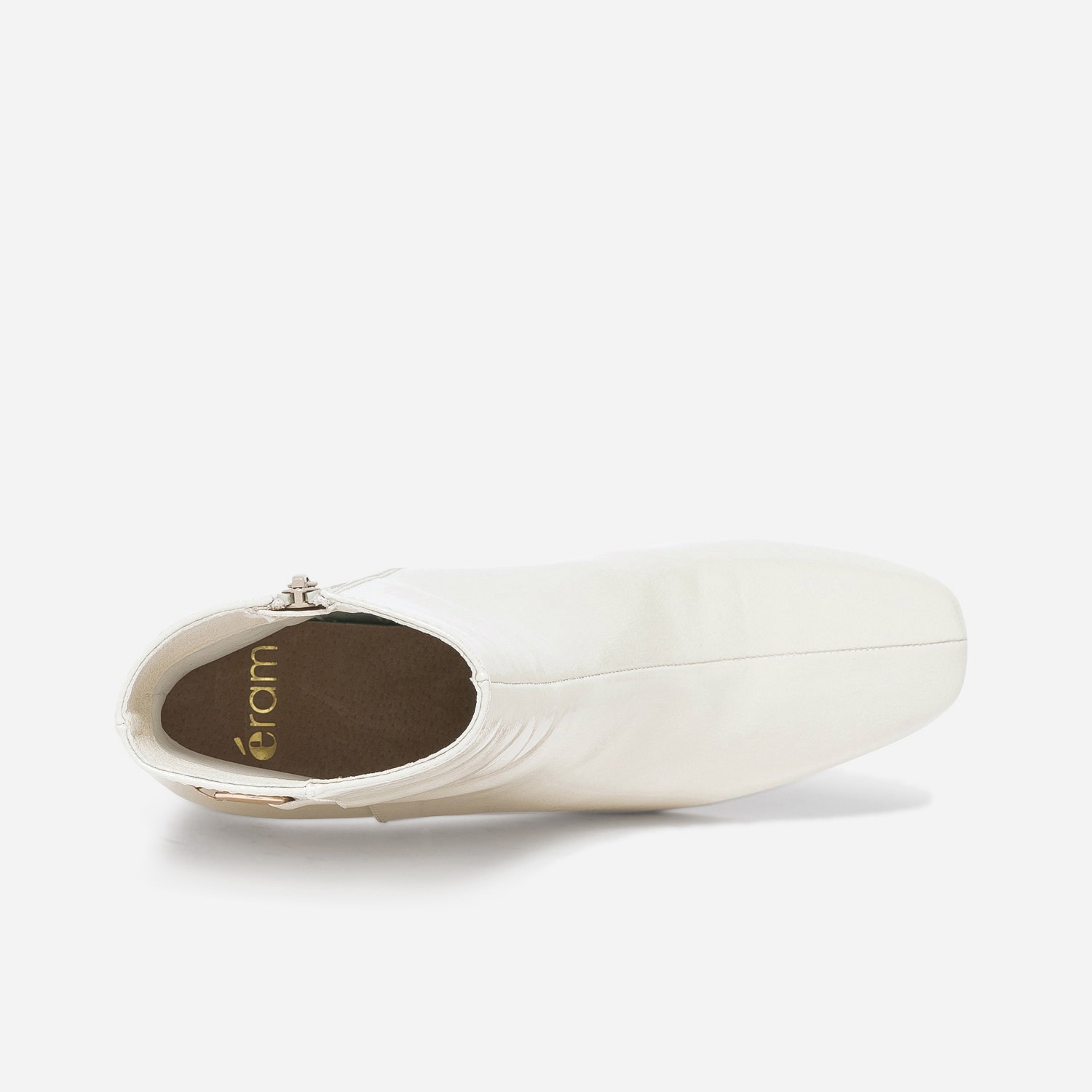 Boots blanc cassé verni avec chaîne-anneaux
