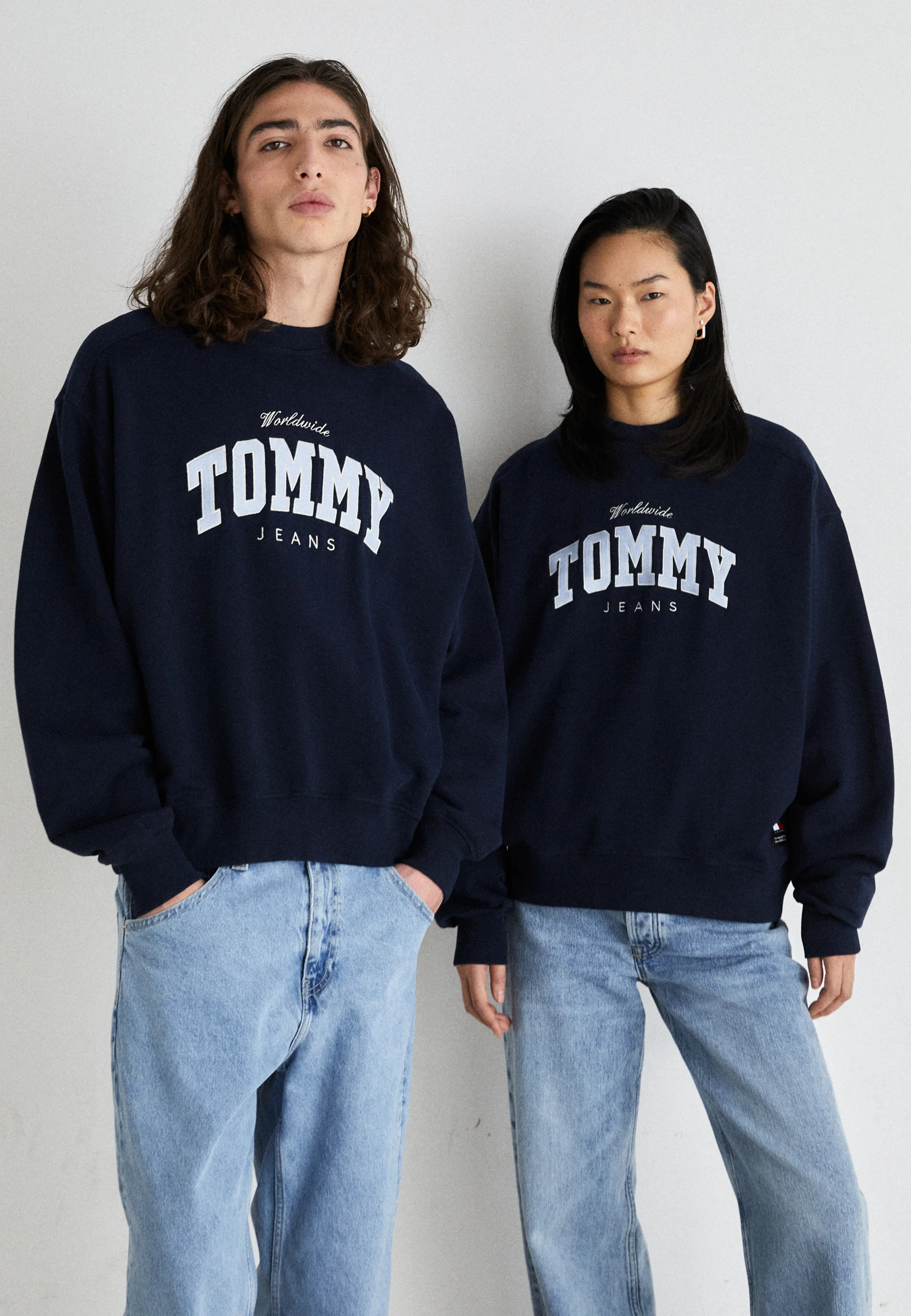 Sudadera Tommy Jeans BOXY VARSITY CREW UNISEX
