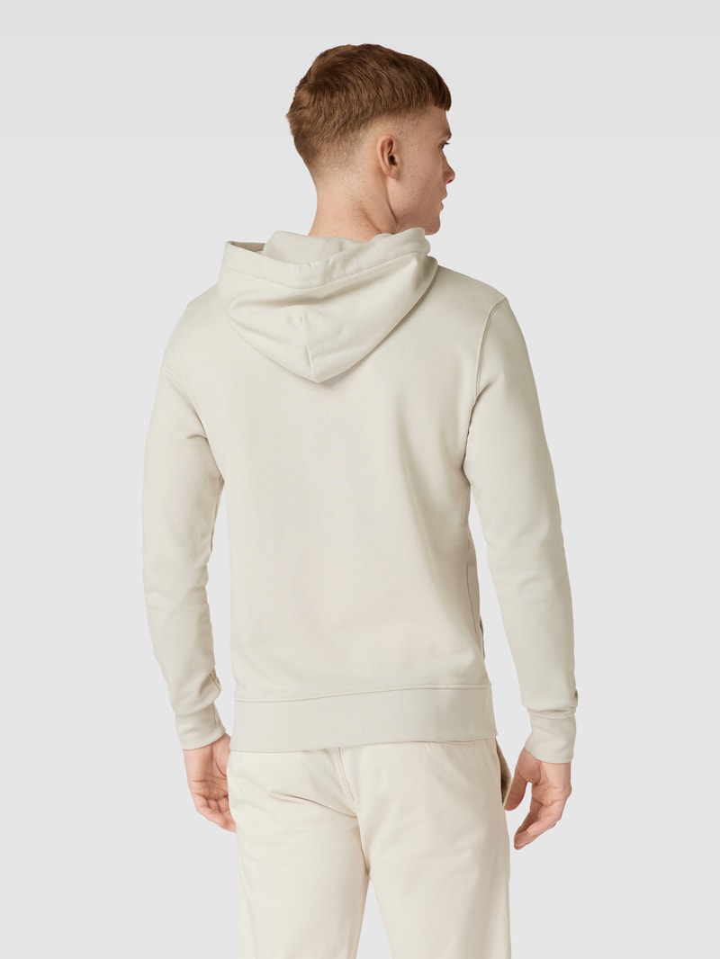 Hoodie mit Label-Motiv-Stitching Modell 'BLUTRAVIS' in offwhite