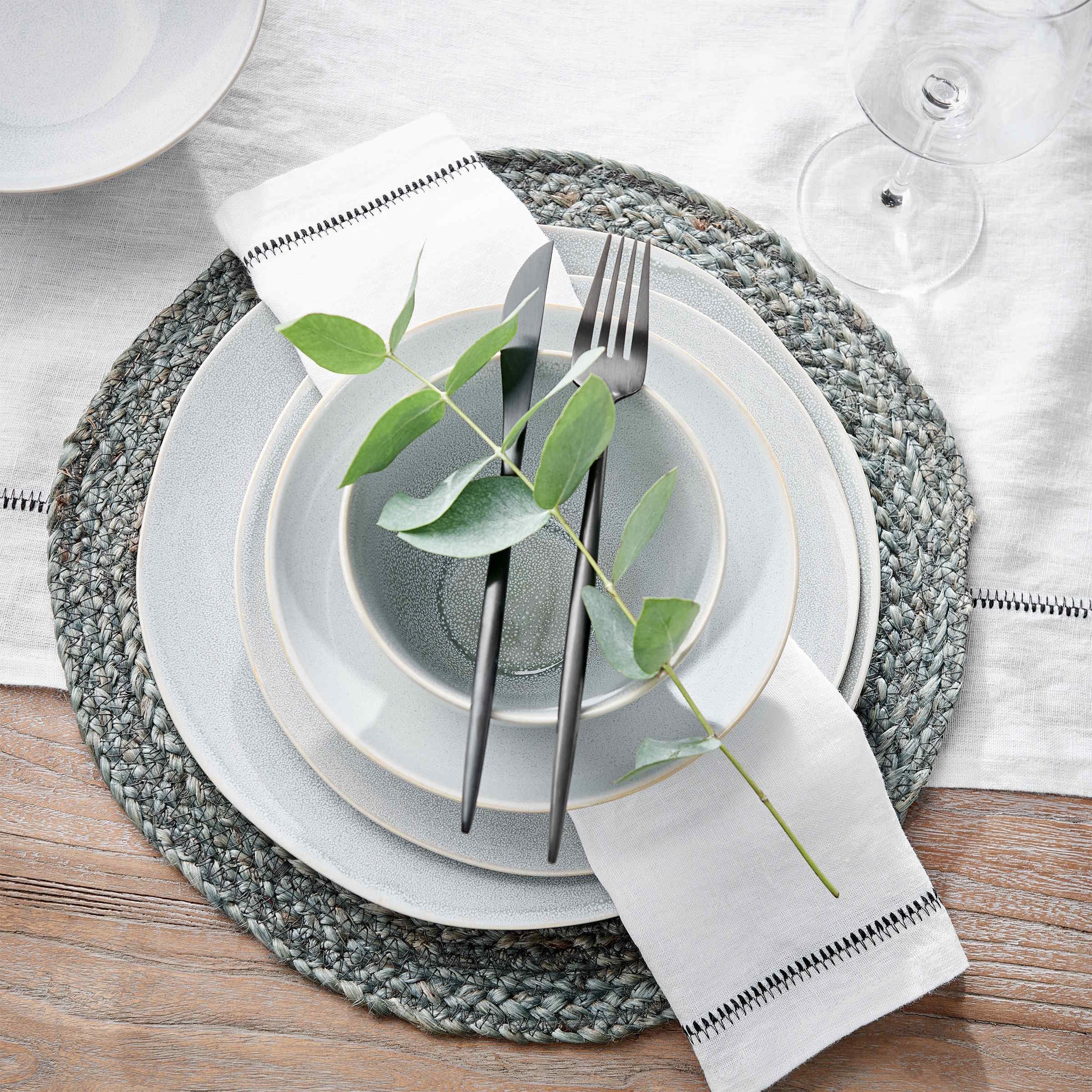 BUTLERS Besteck-Set STILETTO Besteck-Set 16-tlg. matt, 16-teiliges Besteck in Schwarz Matt aus Edelstahl