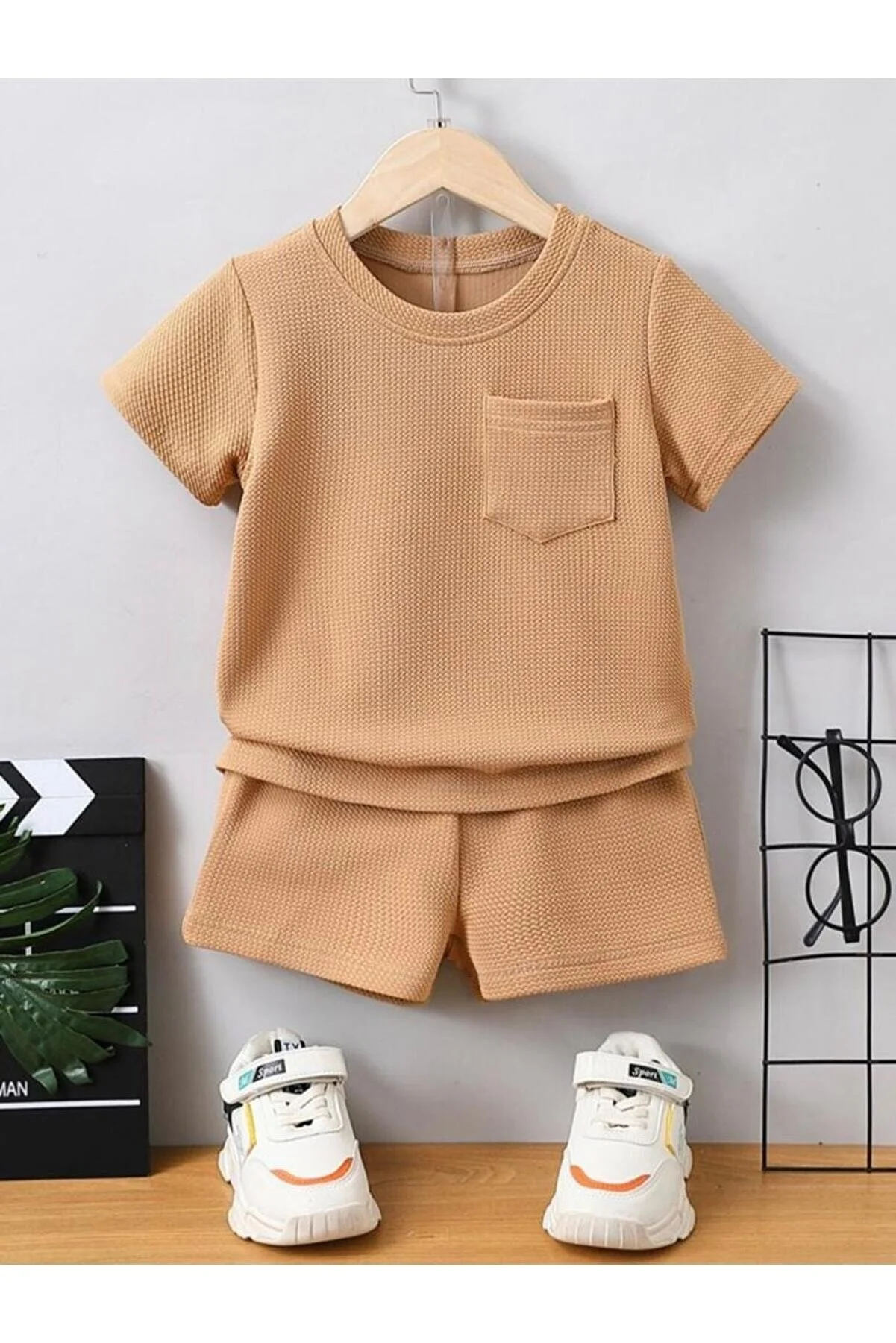 Bubito  Sommer-Shorts-Set aus Baumwolle mit Waffelmuster und Taschendetails für Babys und Kinder, Braun