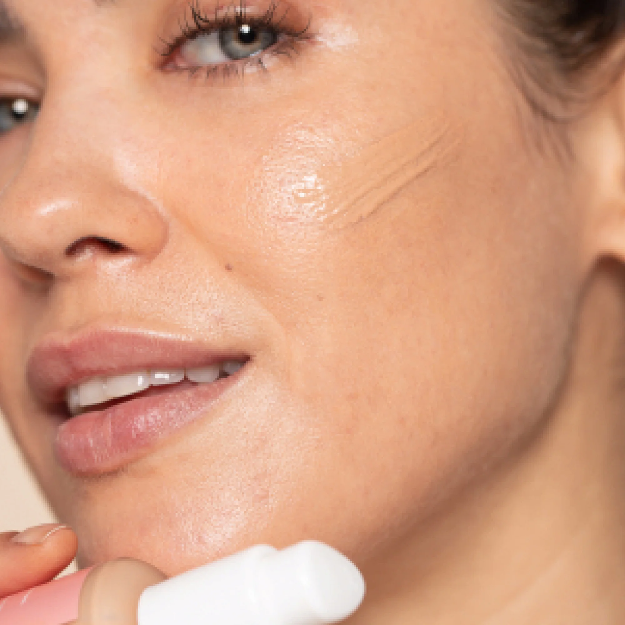 Incarnato Glow Skin Serum Foundation - tekutý make-up