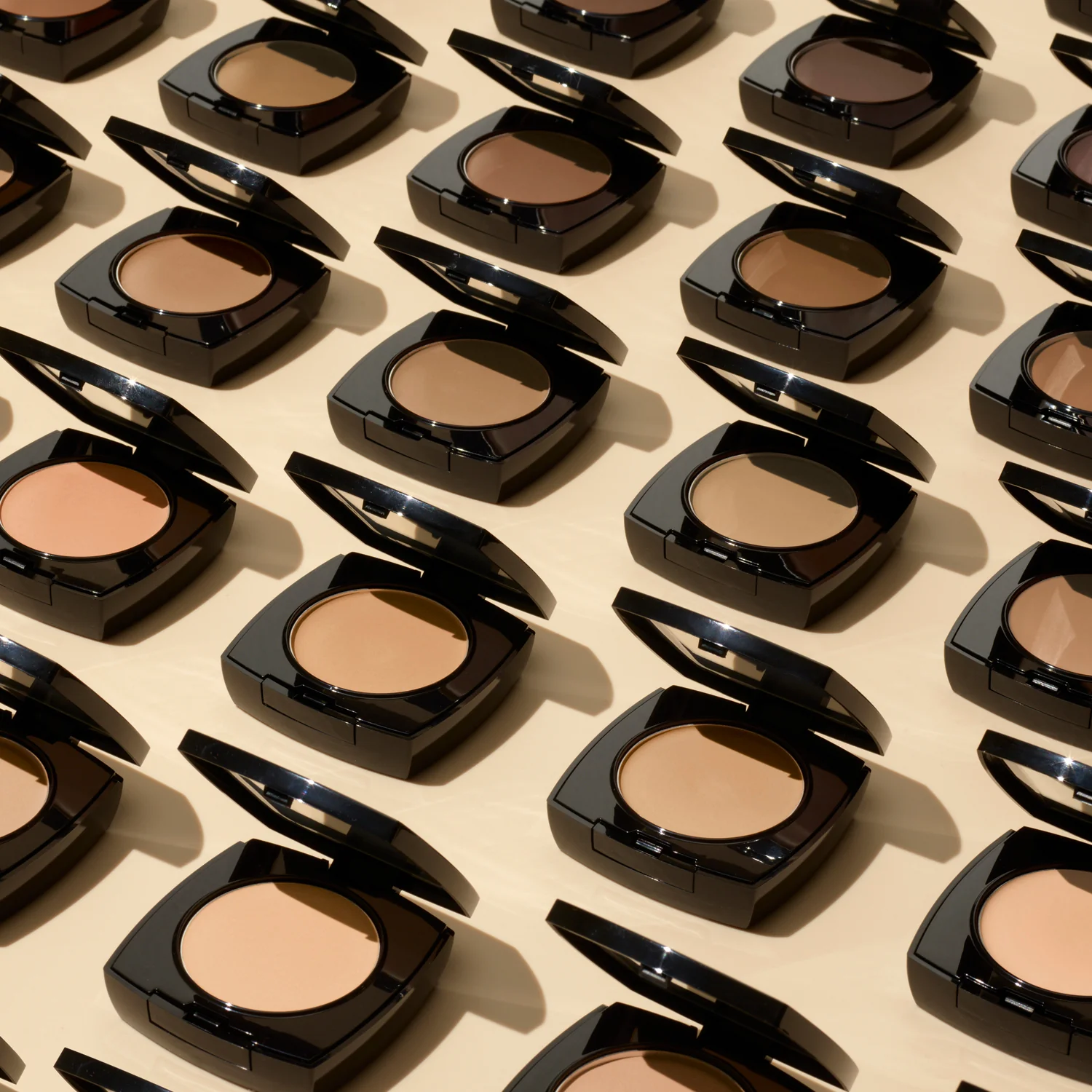 Base de maquillaje compacta con acabado en polvo Power Stay de Face Color - Base de maquillaje compacta