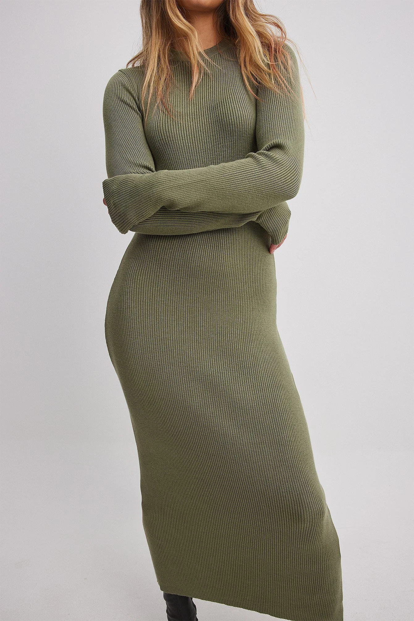 Geripptes Strick-Midikleid