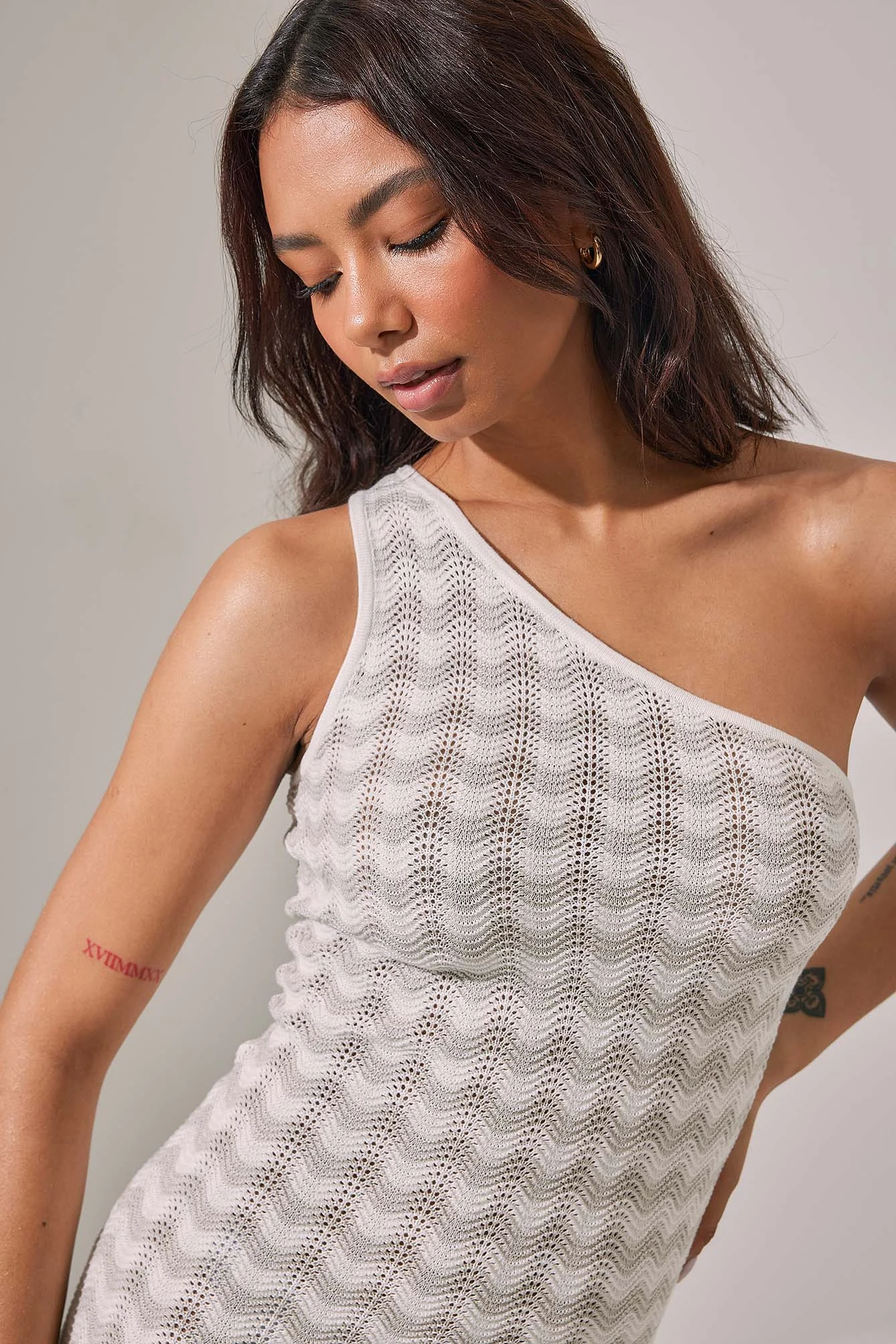 Einseitig schulterfreies Kleid