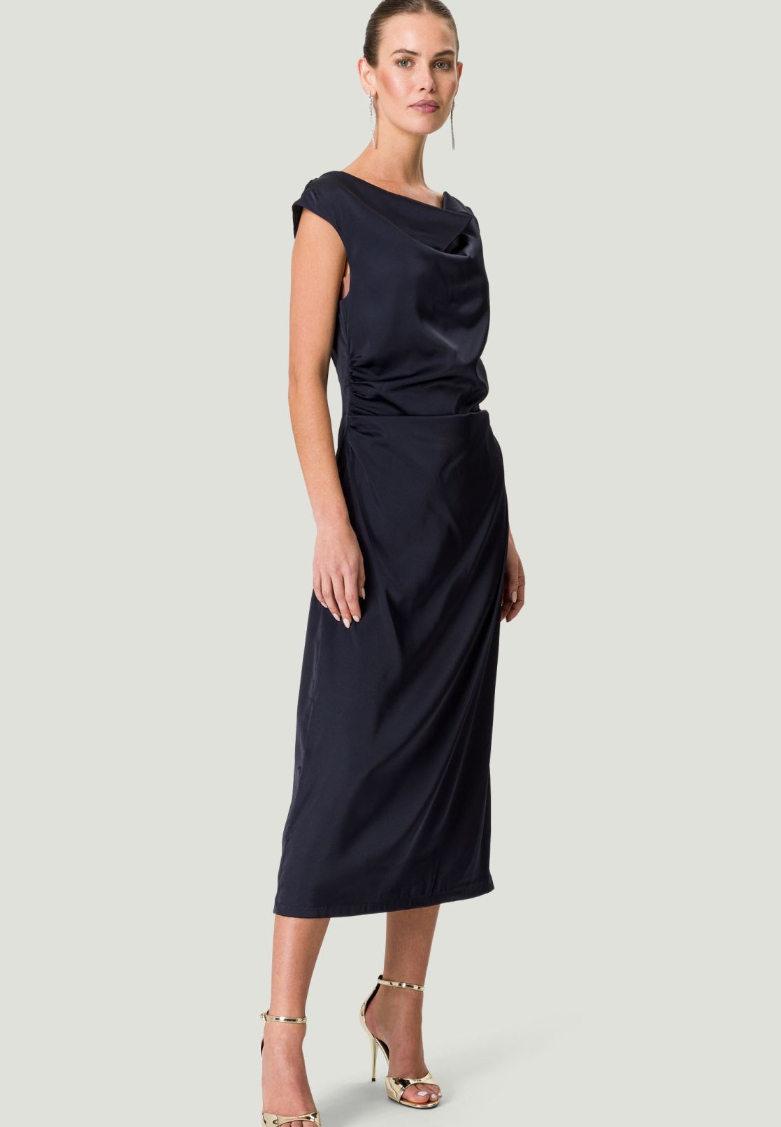 Abendkleid mit Wasserfallausschnitt