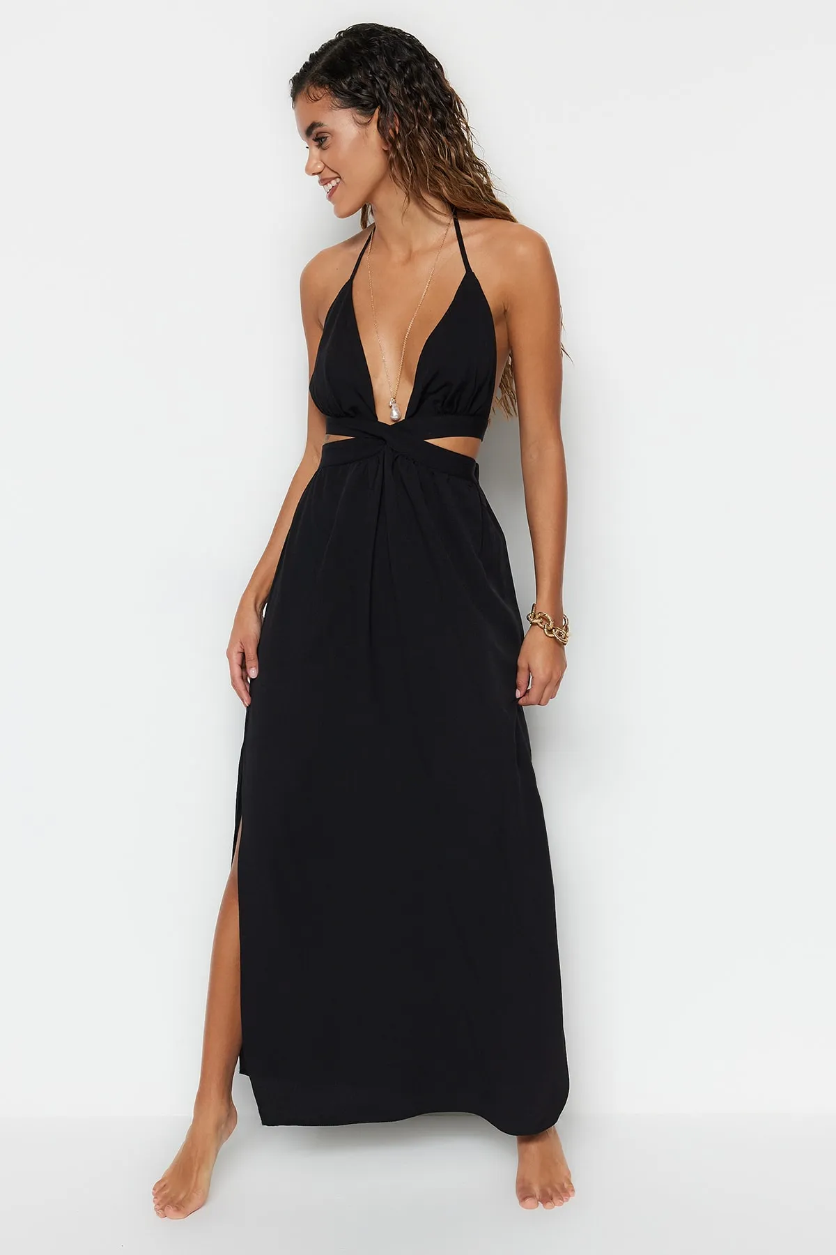Trendyol Collection  Schwarzes, gewebtes Maxi-Strandkleid mit Cut-Outs und Fenstern TBESS22EL0744