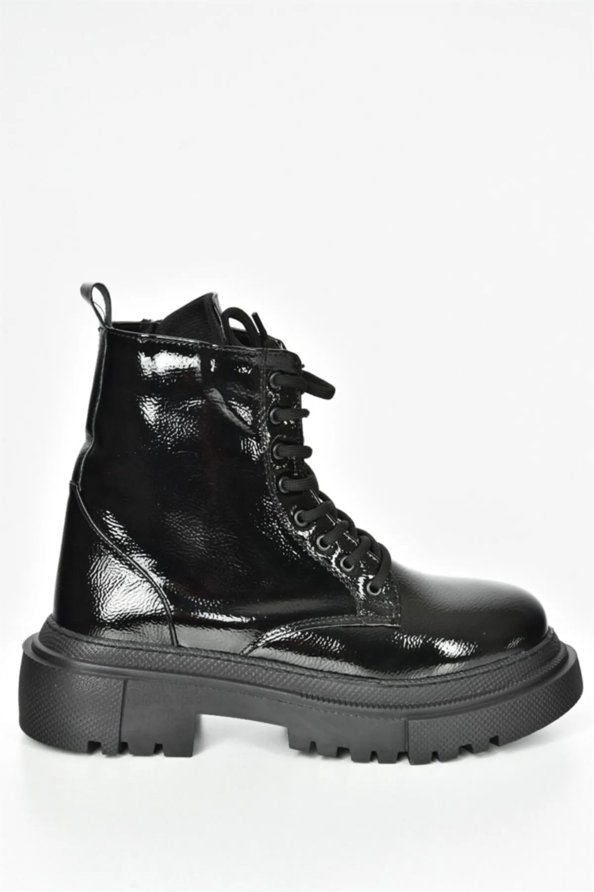 Fox Shoes  Tägliche Damenstiefel aus schwarzem Lackleder mit dicker Sohle L380500408