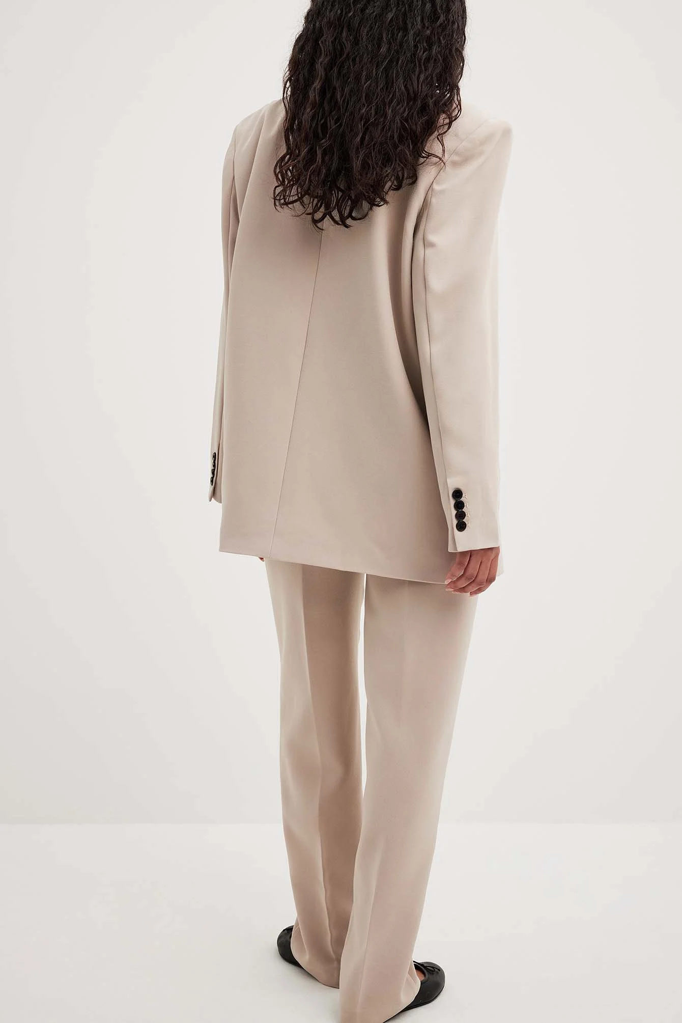 Eleganter Oversize-Blazer aus recyceltem Material