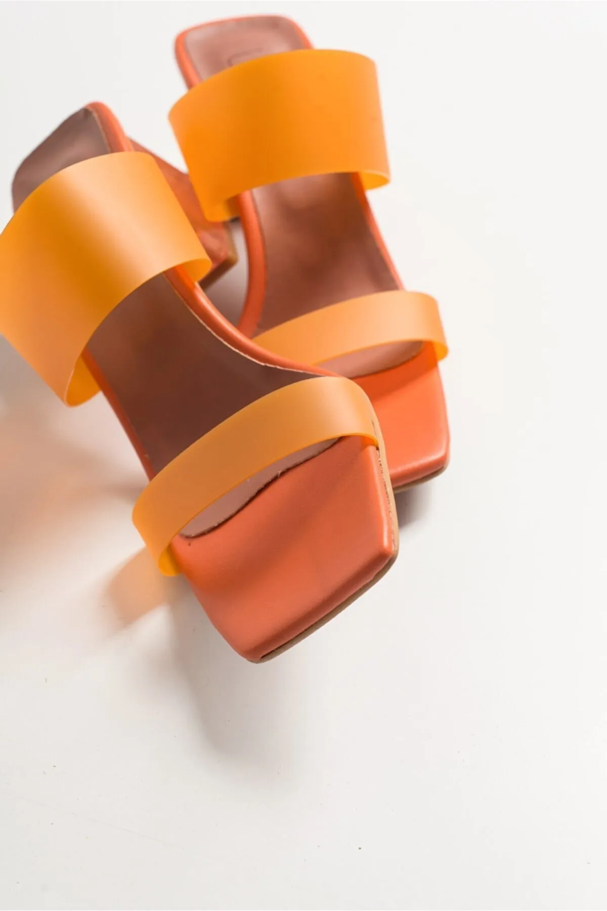 LuviShoes  Transparente Damen-Hausschuhe mit orangefarbener Haut und Absatz