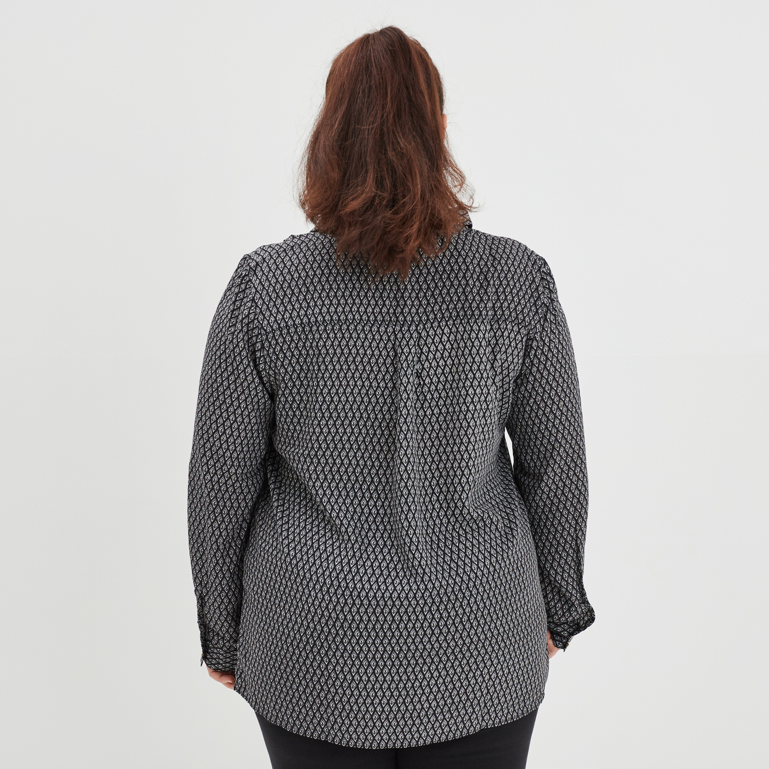 Chemise manches longues coupe ajustée noir femme grande taille | La Halle