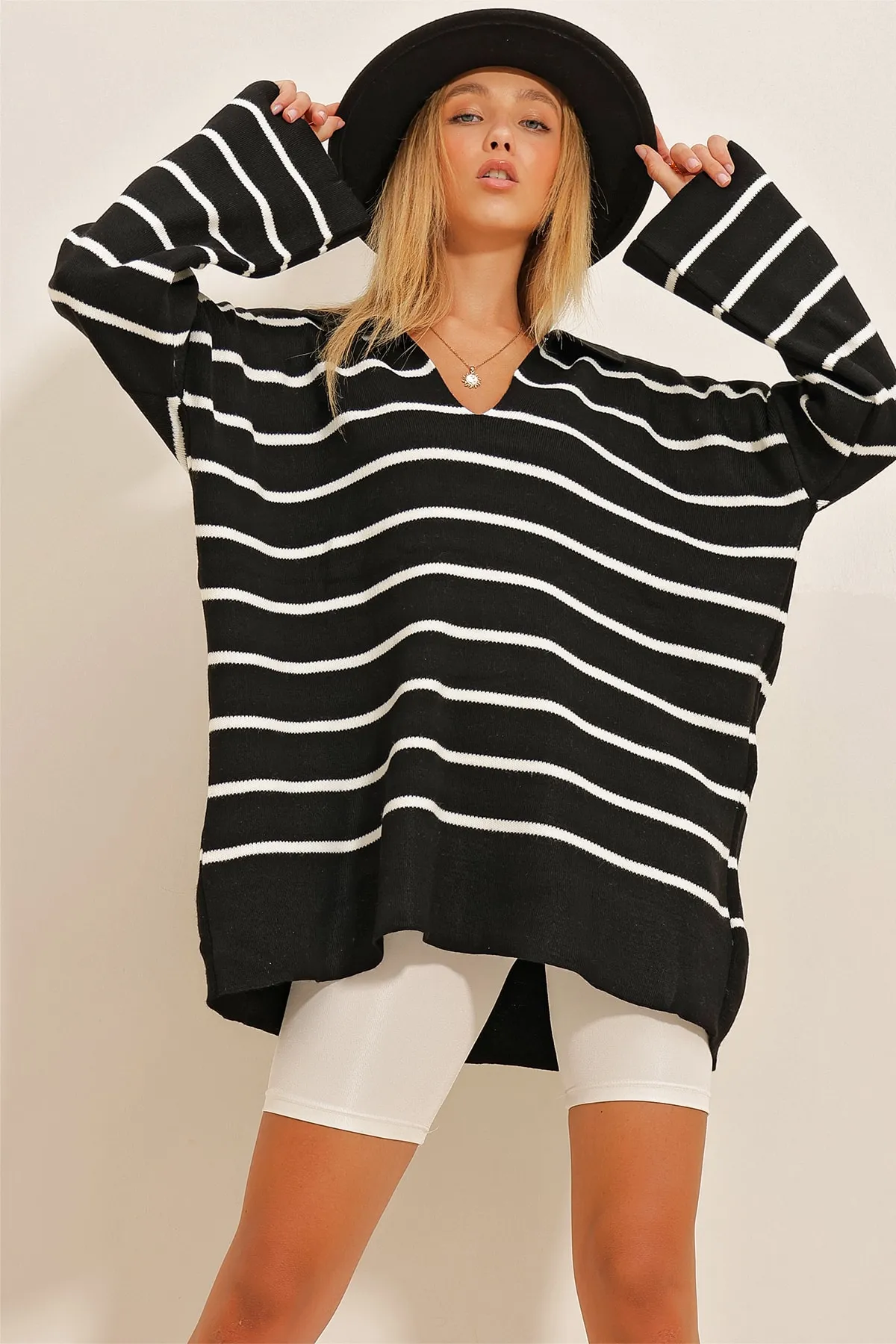 Trend Alaçatı Stili  Schwarzes Damen-Sweatshirt mit Polokragen, gestreift, lang, übergroß, dick, aus Strick ALC-X10774