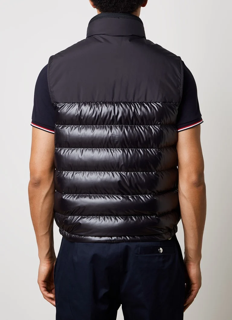 Colete acolchoado Moncler Cerces com enchimento de plumas e logotipo.