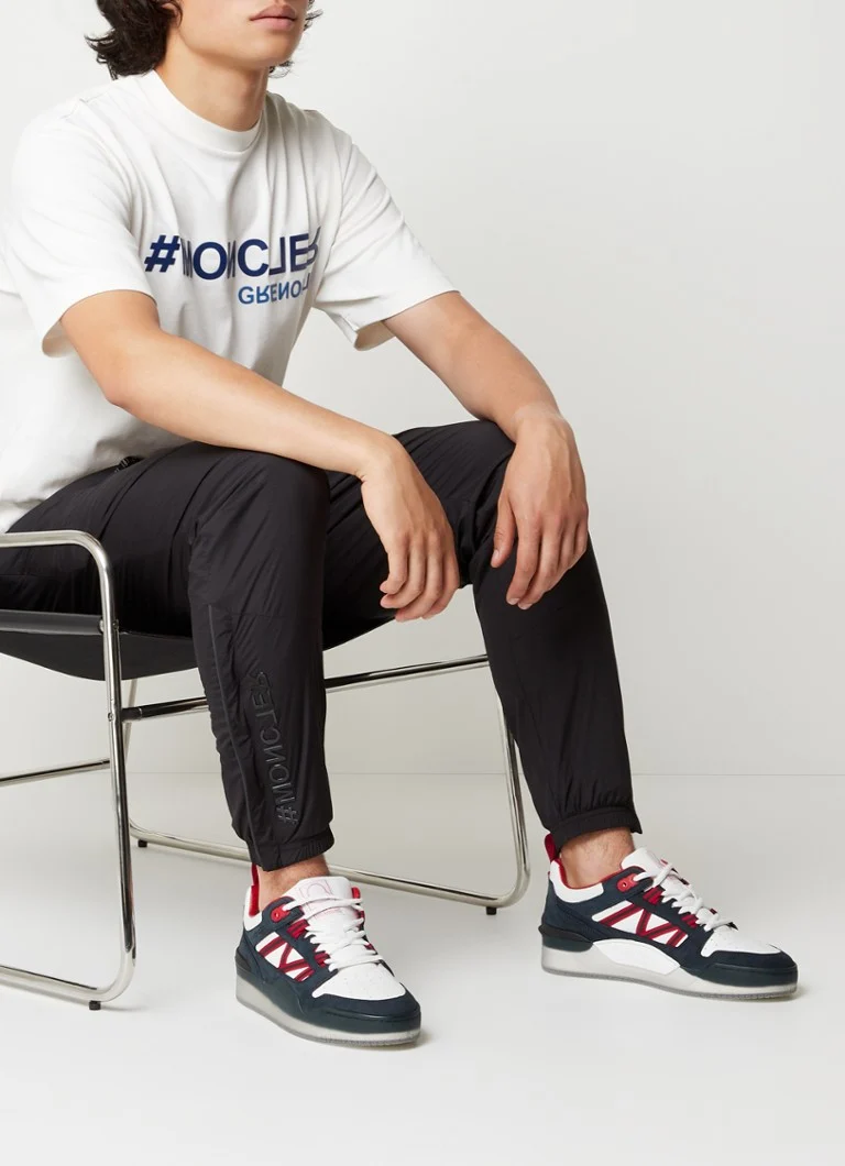 Δερμάτινα sneakers Moncler Pivot με χαμηλό τοπ και λεπτομέρειες από nubuck.