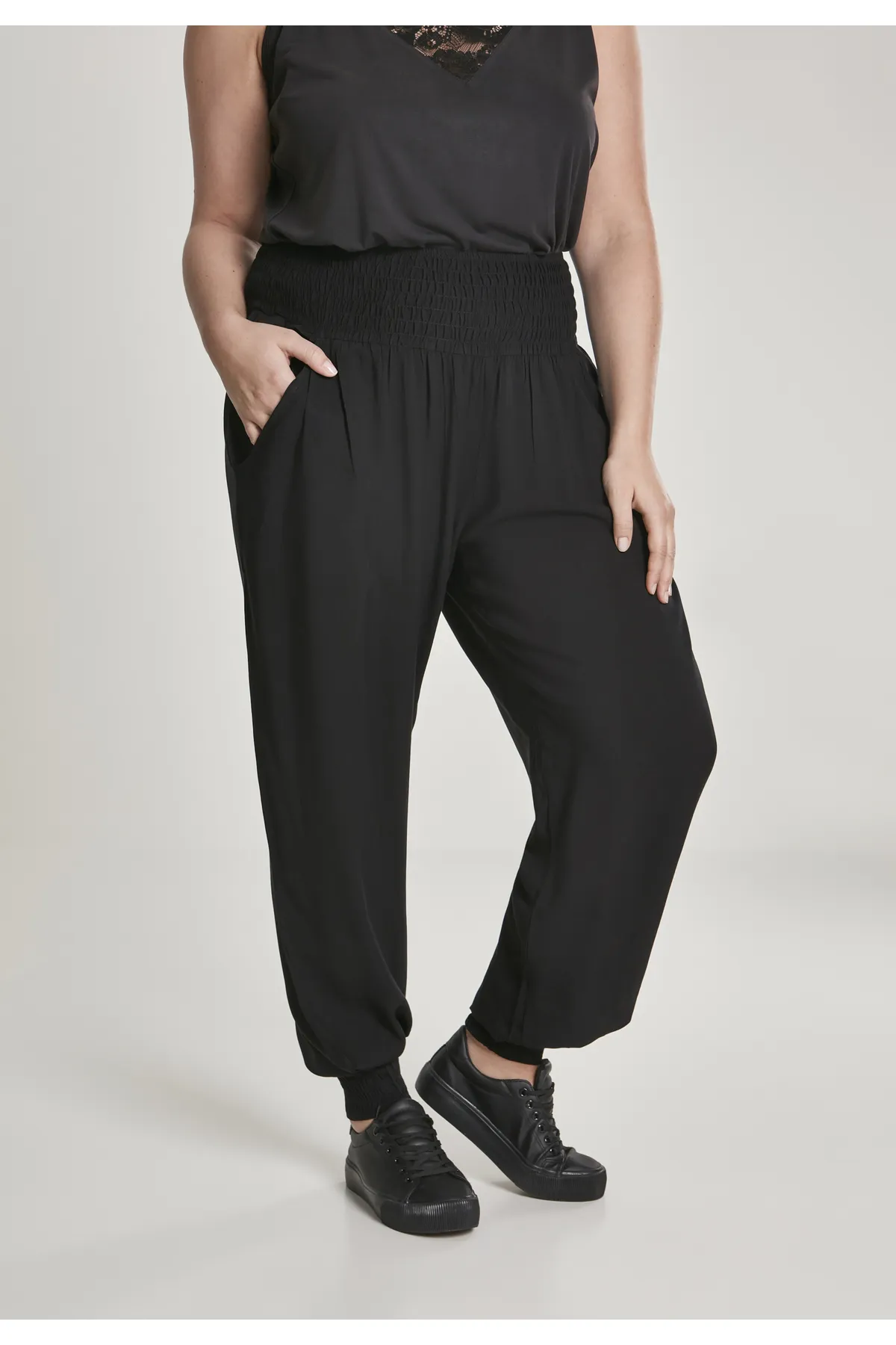 Urban Classics  Jogginghose - Schwarz - Relaxed