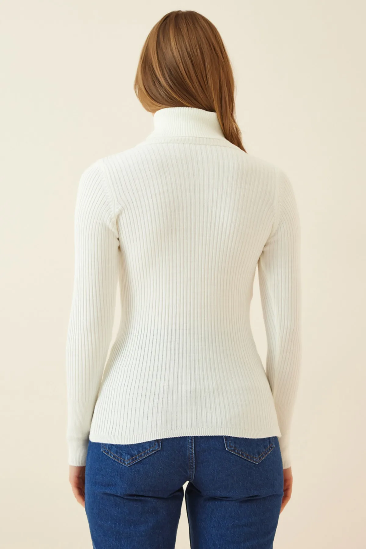 Happiness İstanbul  Weißer hochgeschnittener gerippter Lycra-Pullover für Damen DD01007