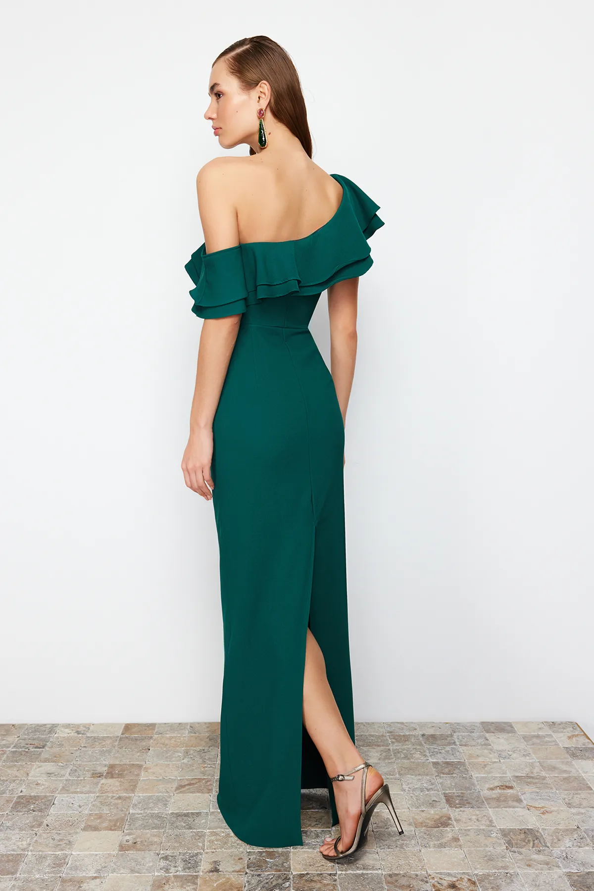 Trendyol Collection  Smaragdgrünes, gewebtes Abendkleid mit Volants TPRSS24AE00066